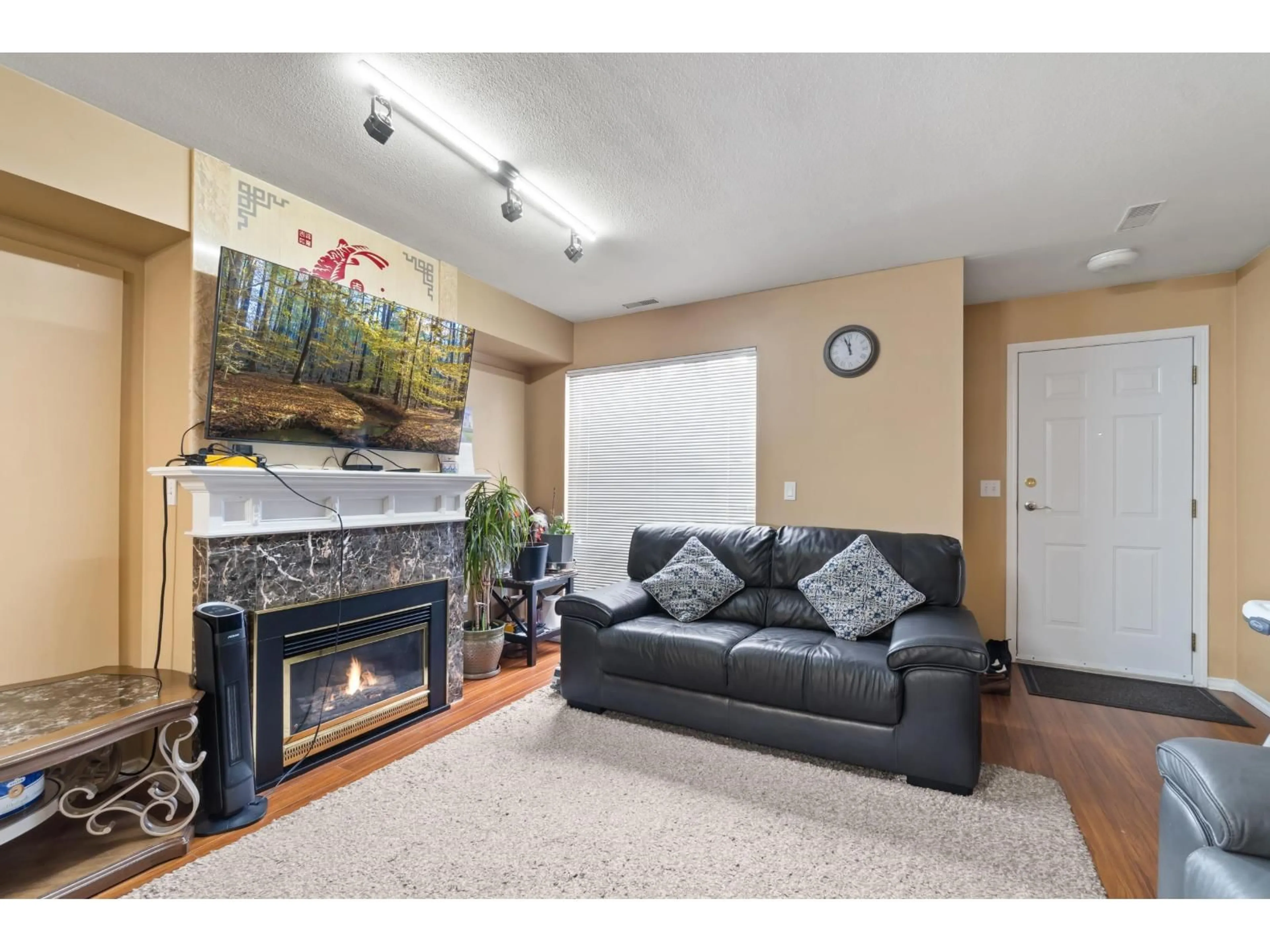 Living room with furniture, unknown for 62 - 13706 74, Surrey British Columbia V3W1K3