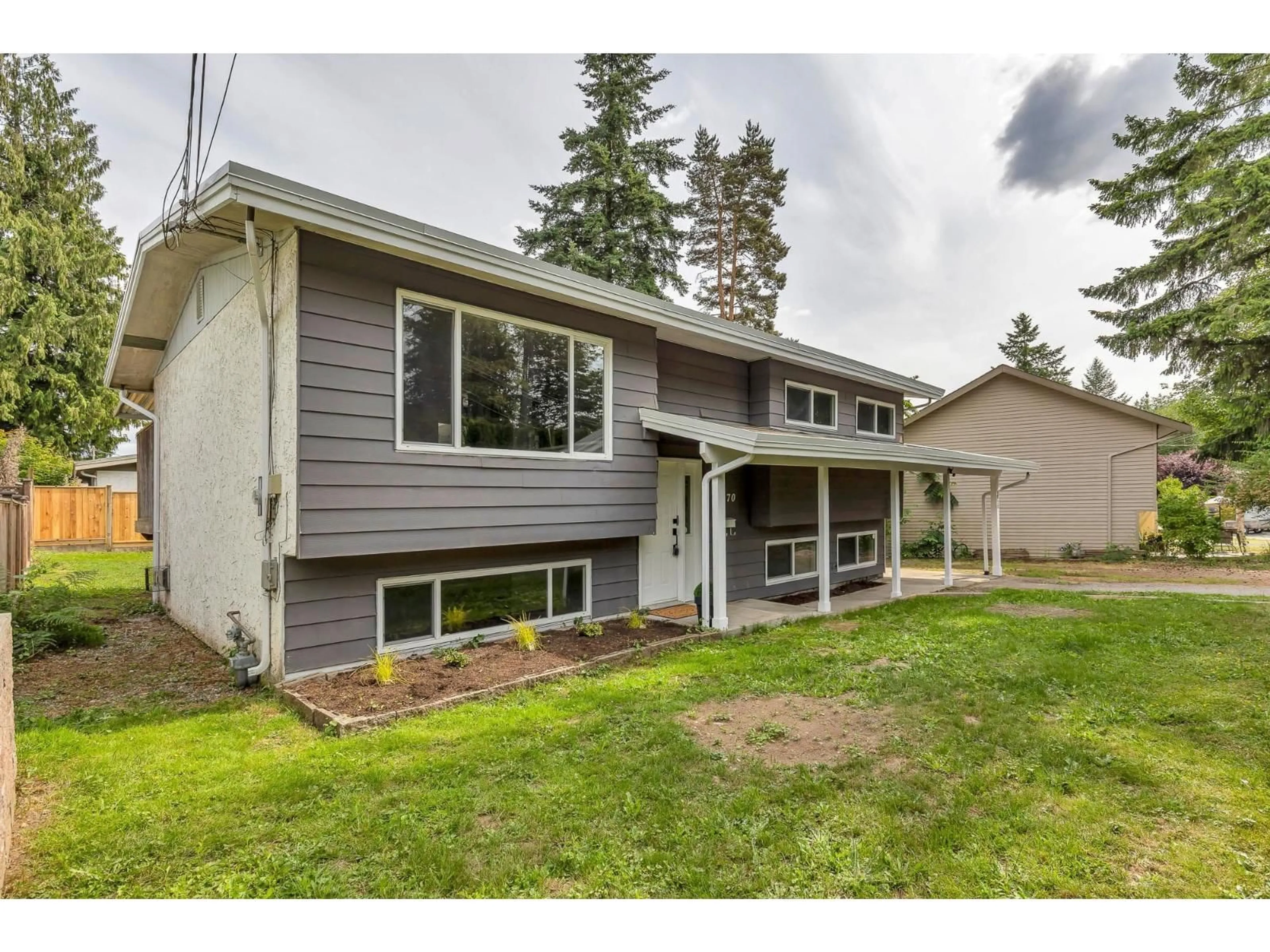 Home with vinyl exterior material, street for 7970 BURDOCK, Mission British Columbia V2V4Y1