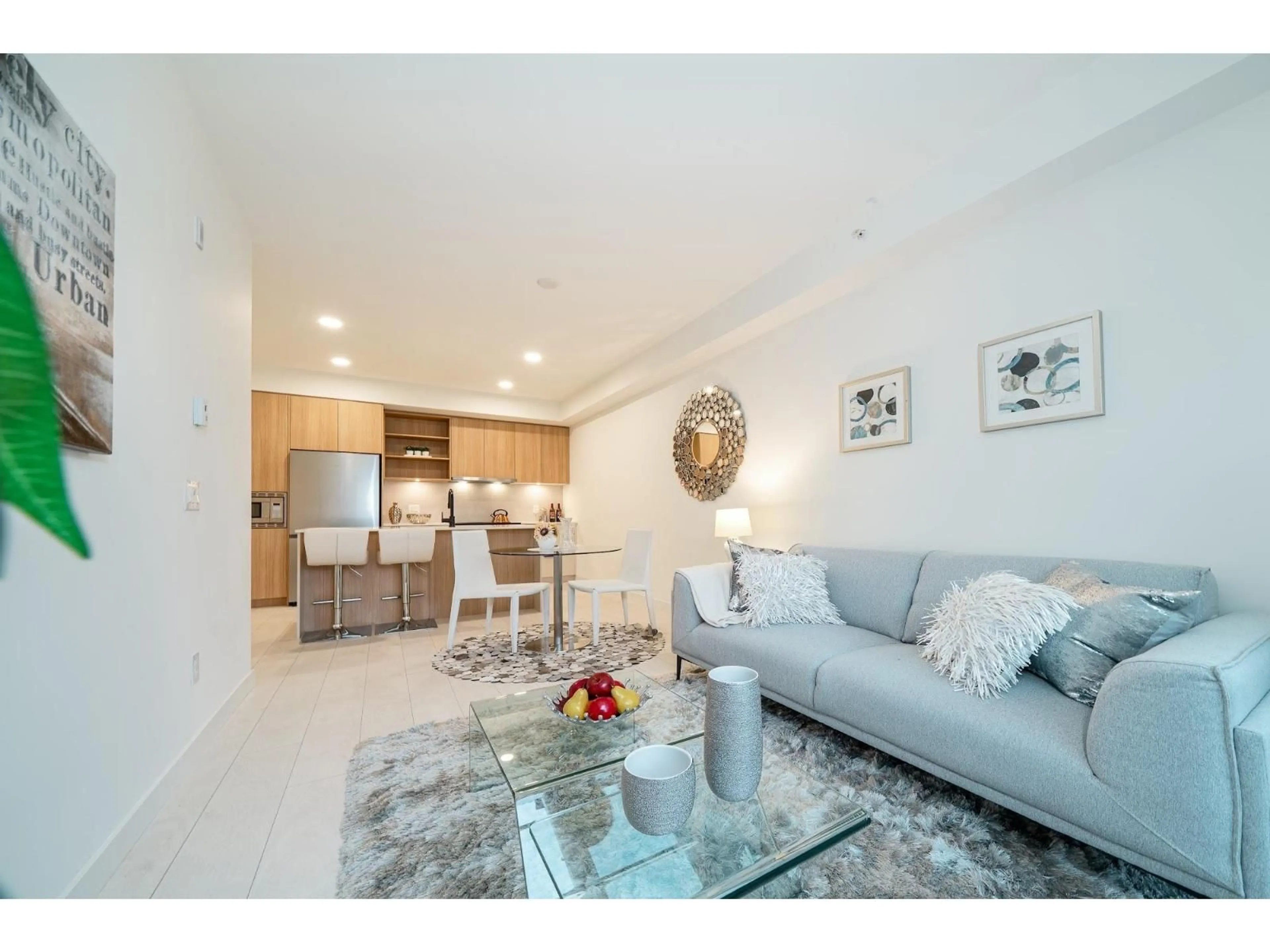 Living room with furniture, unknown for 606 - 13439 94A, Surrey British Columbia V3V0G9