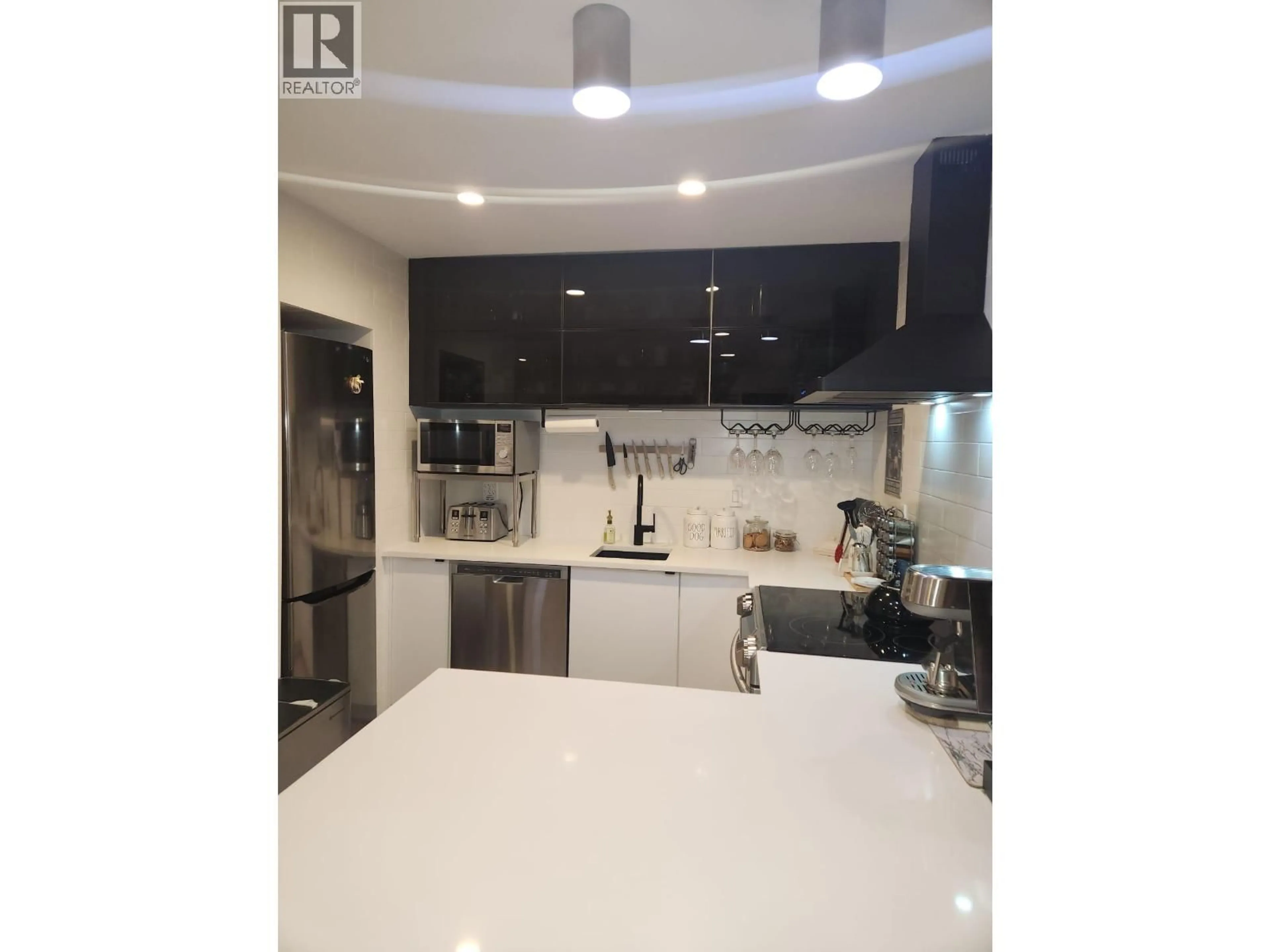 Open concept kitchen, ceramic/tile floor for 402 - 1718 NELSON STREET, Vancouver British Columbia V6G1M8