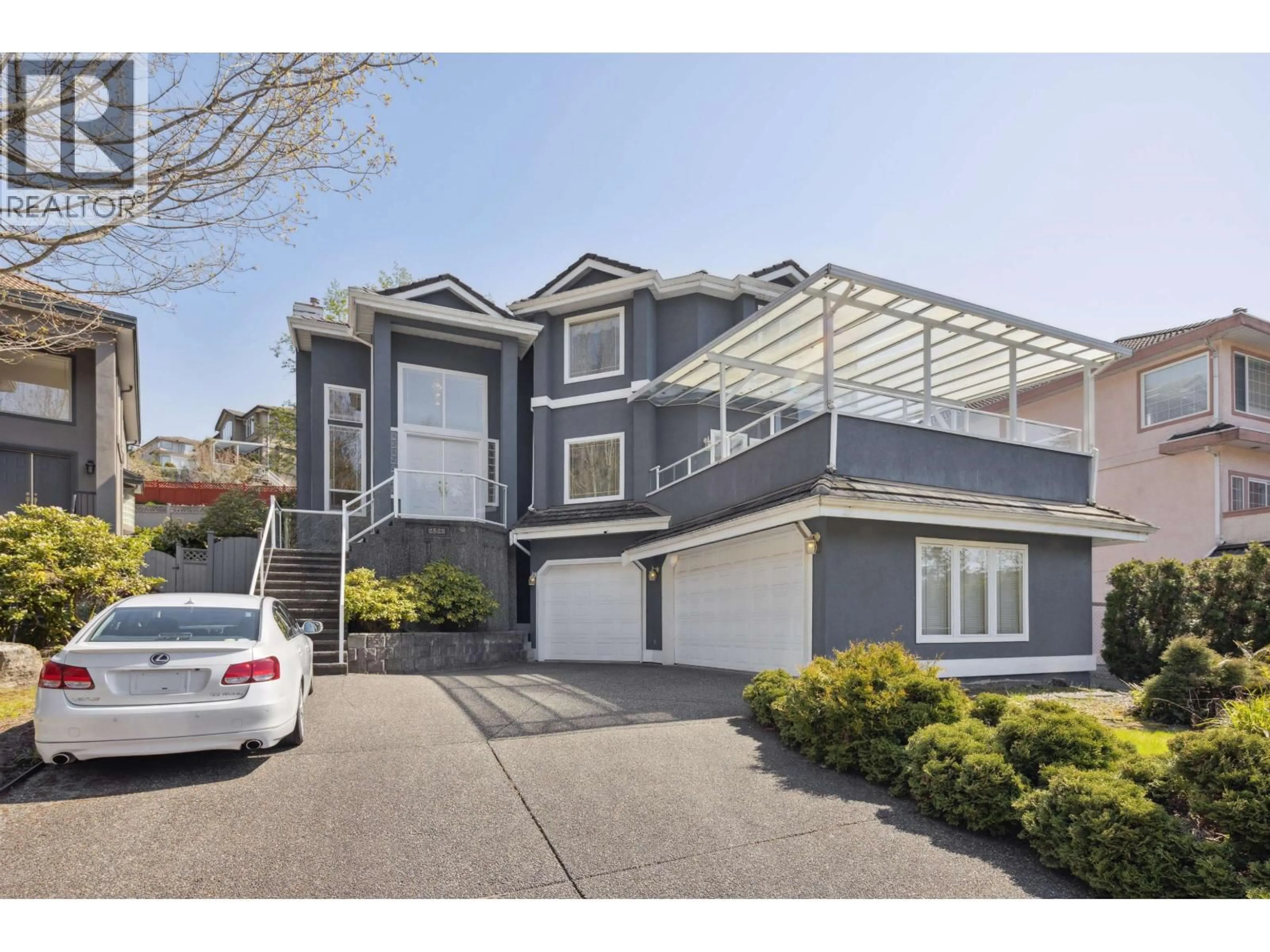 Home with vinyl exterior material, street for 2525 SAPPHIRE PLACE, Coquitlam British Columbia V3E2Z1