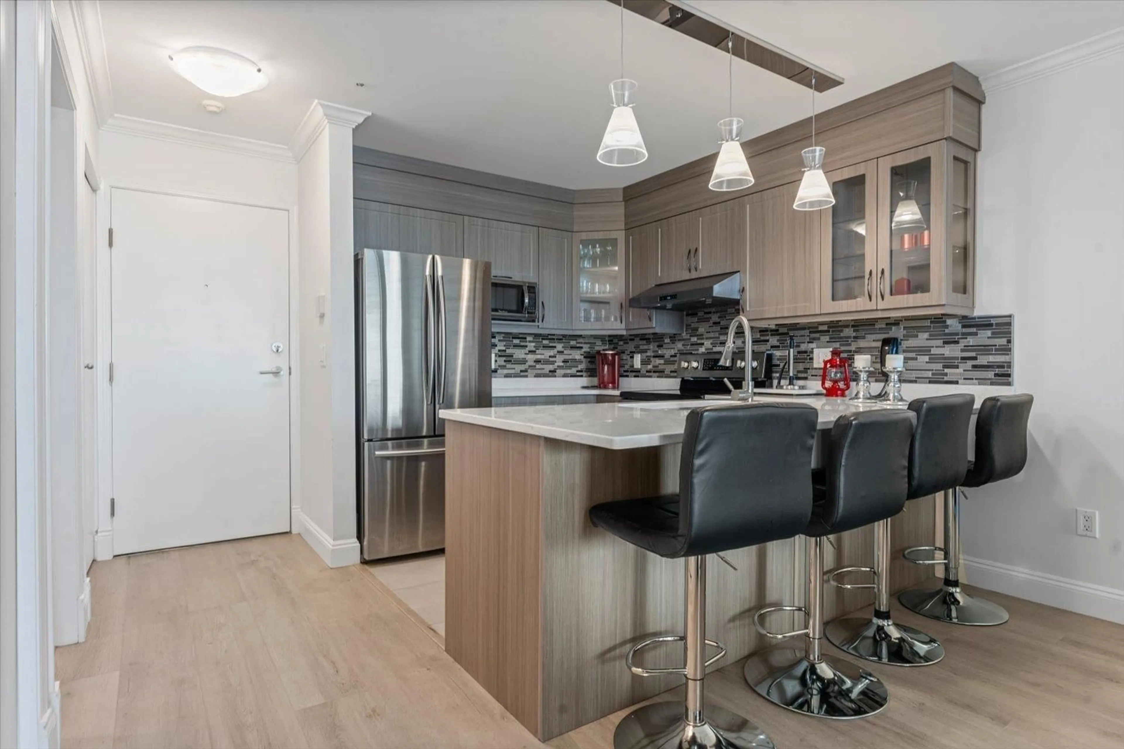 Open concept kitchen, unknown for 316 - 378 ESPLANADE AVENUE, Harrison Hot Springs British Columbia V0M1A3