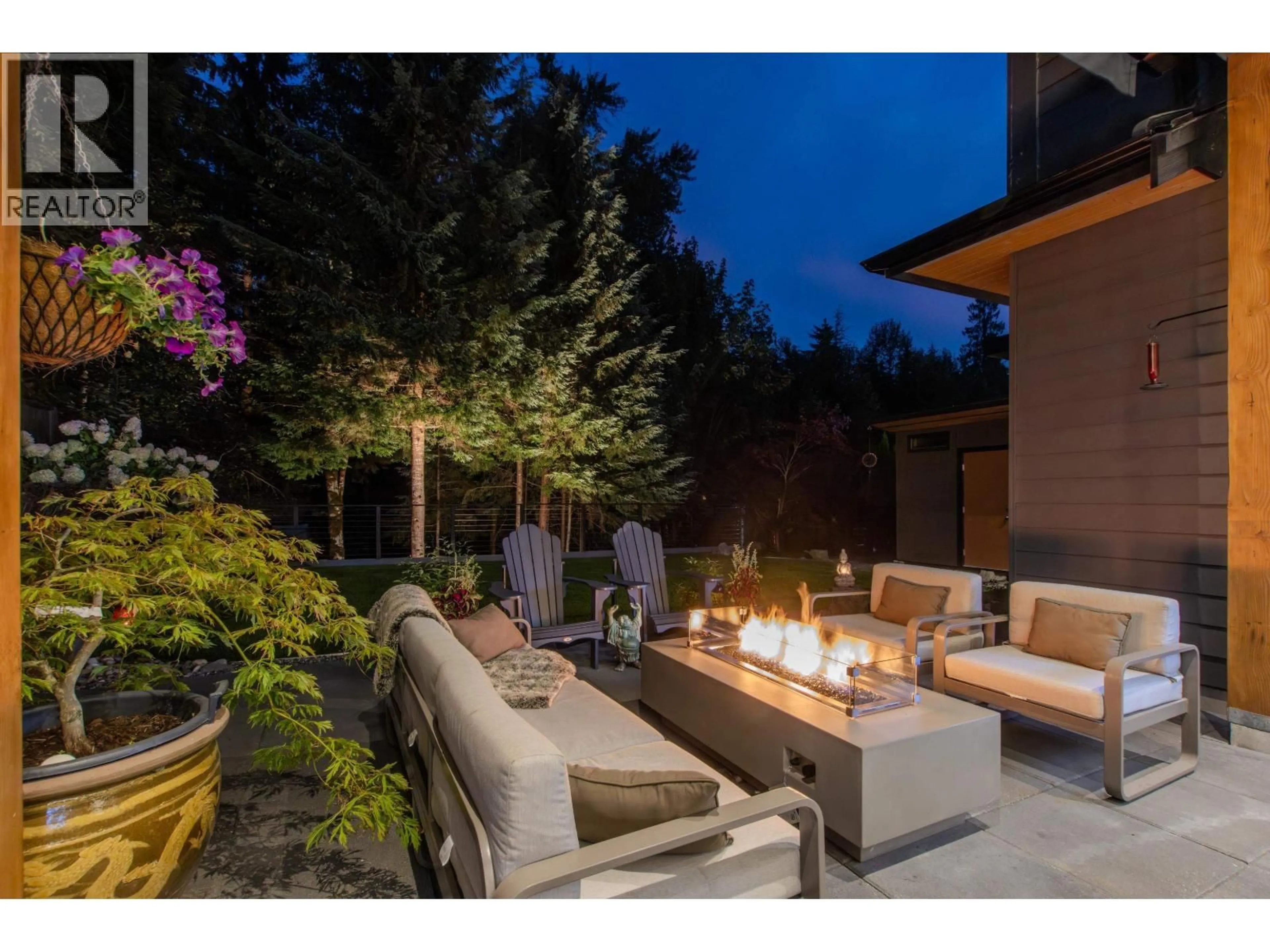 Patio, street for 3388 MAMQUAM ROAD, Squamish British Columbia V8B0S6