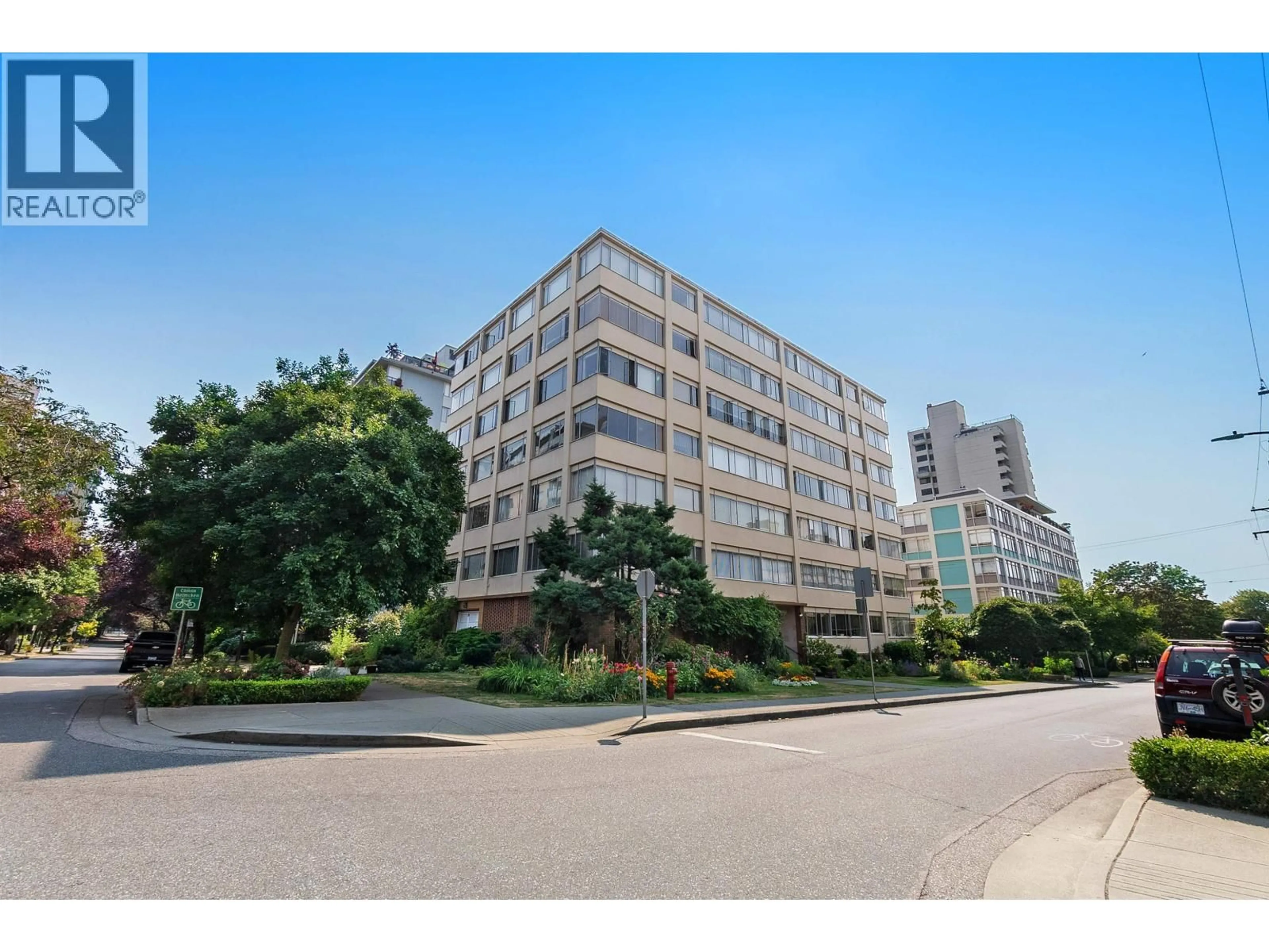 A pic from outside/outdoor area/front of a property/back of a property/a pic from drone, building for 301 - 1050 CHILCO STREET, Vancouver British Columbia V6G2R8