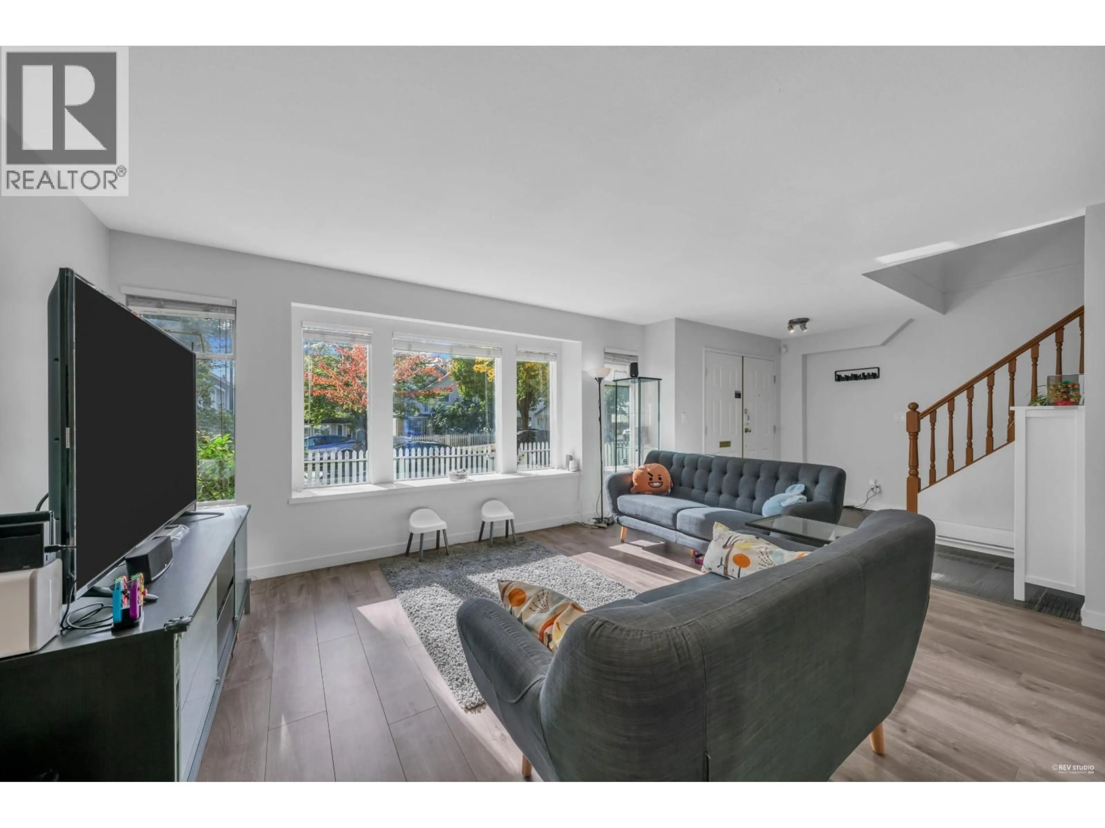 Living room with furniture, unknown for 3529 NAPIER STREET, Vancouver British Columbia V5K2X8