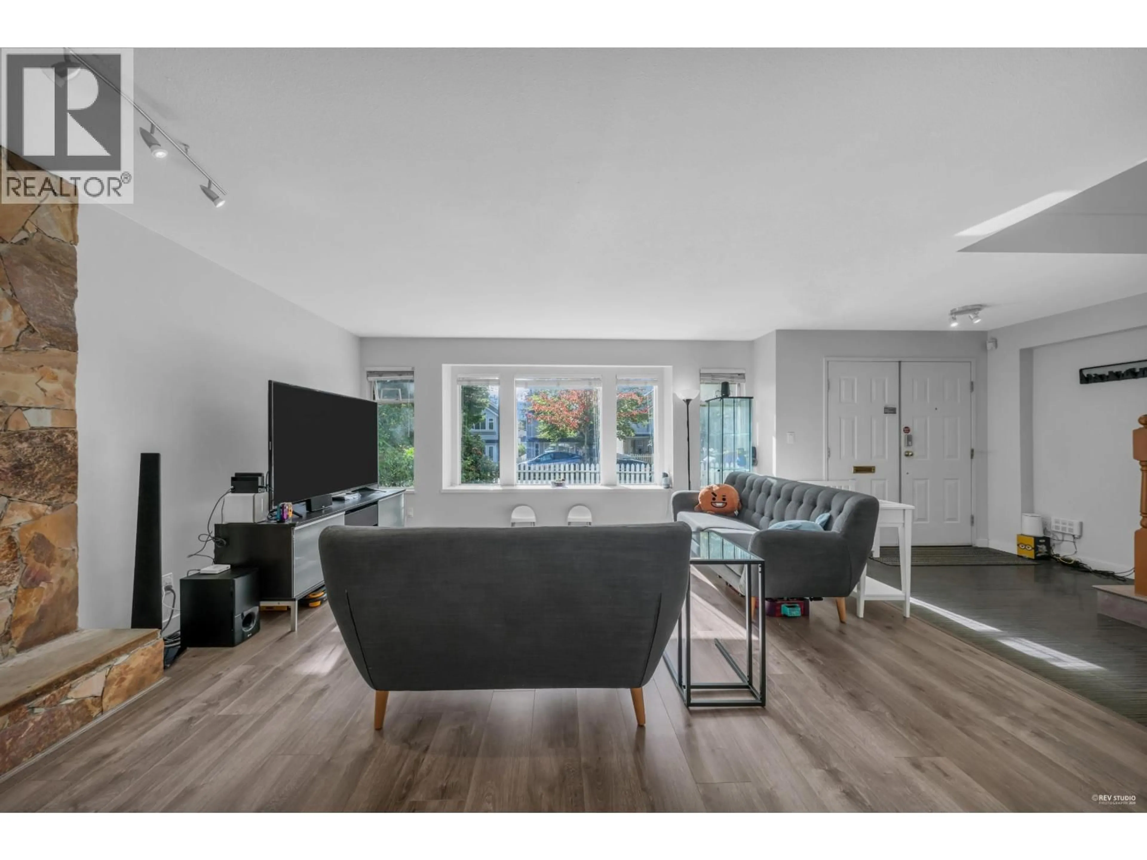 Living room with furniture, unknown for 3529 NAPIER STREET, Vancouver British Columbia V5K2X8