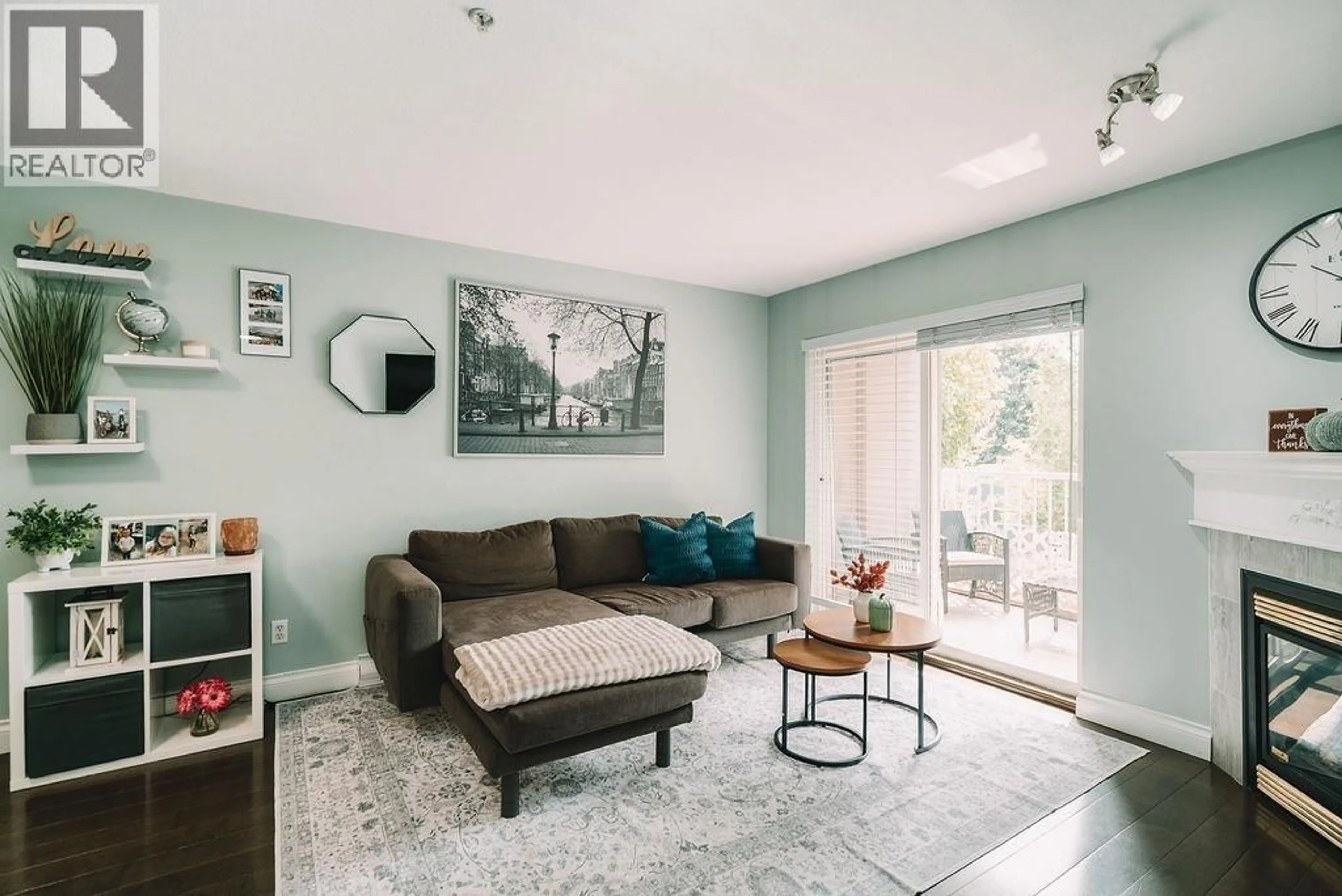 Living room with furniture, unknown for 204 - 22230 NORTH AVENUE, Maple Ridge British Columbia V2X2L5