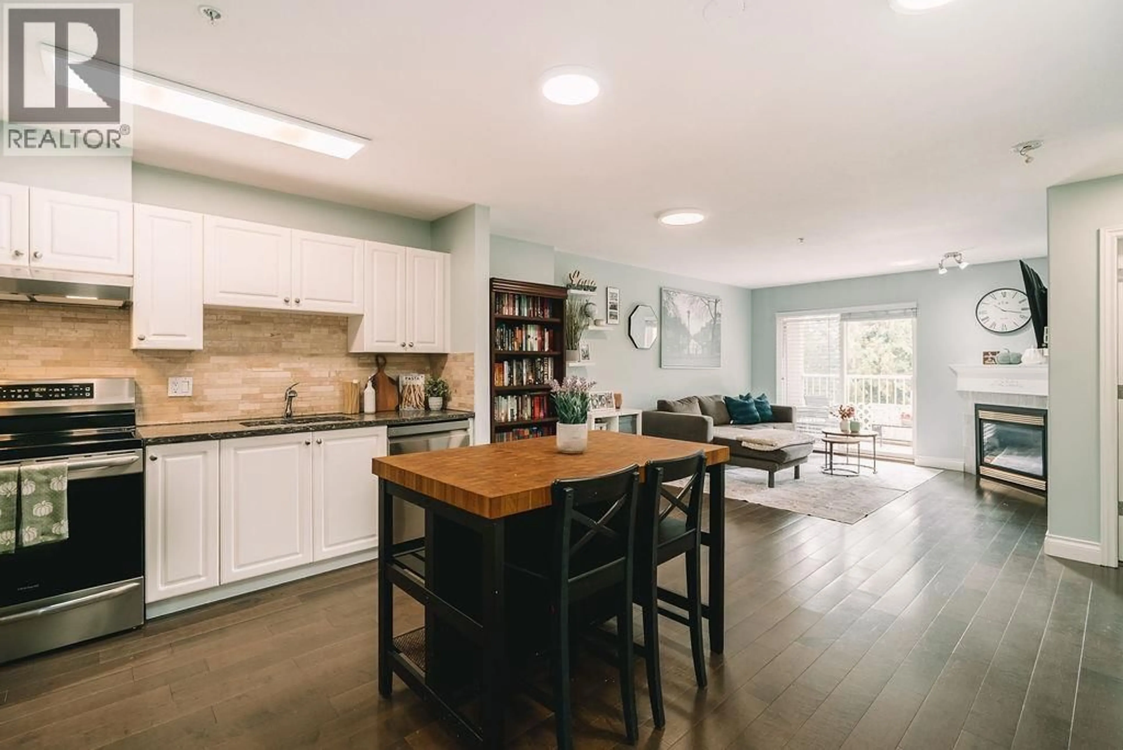 Open concept kitchen, wood/laminate floor for 204 - 22230 NORTH AVENUE, Maple Ridge British Columbia V2X2L5