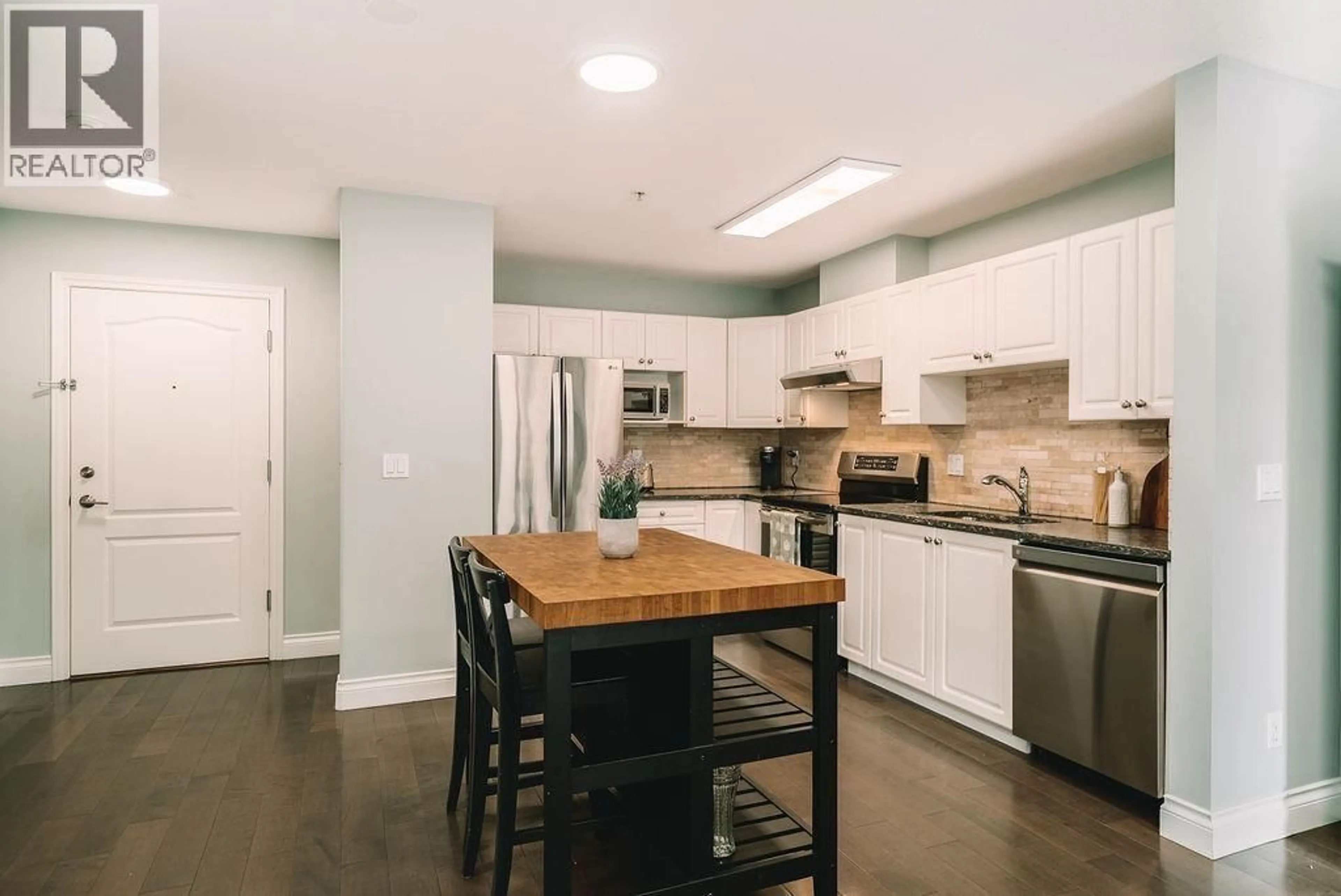 Open concept kitchen, unknown for 204 - 22230 NORTH AVENUE, Maple Ridge British Columbia V2X2L5