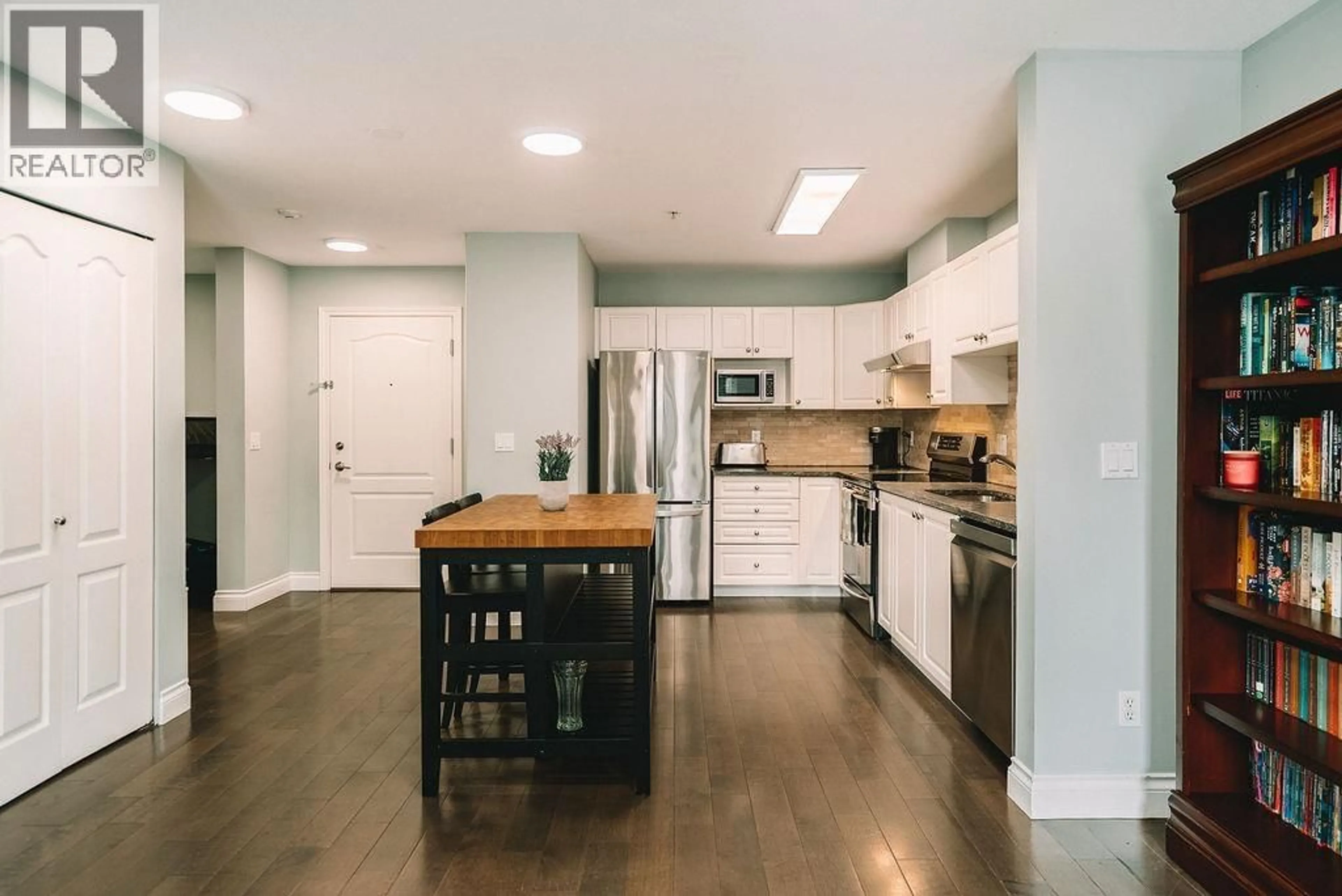Open concept kitchen, unknown for 204 - 22230 NORTH AVENUE, Maple Ridge British Columbia V2X2L5