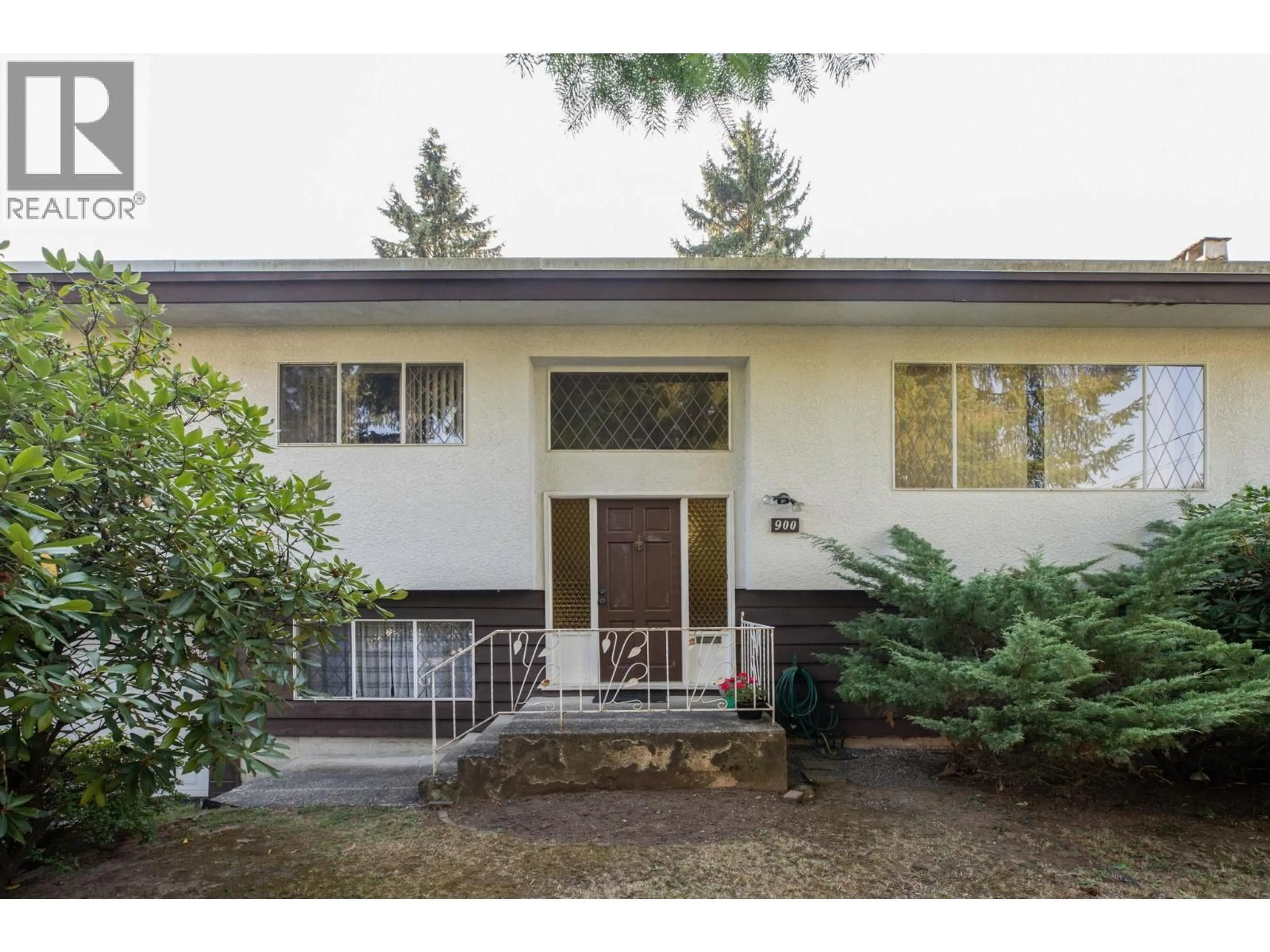 Home with vinyl exterior material, street for 900 PORTER STREET, Coquitlam British Columbia V3J5C2