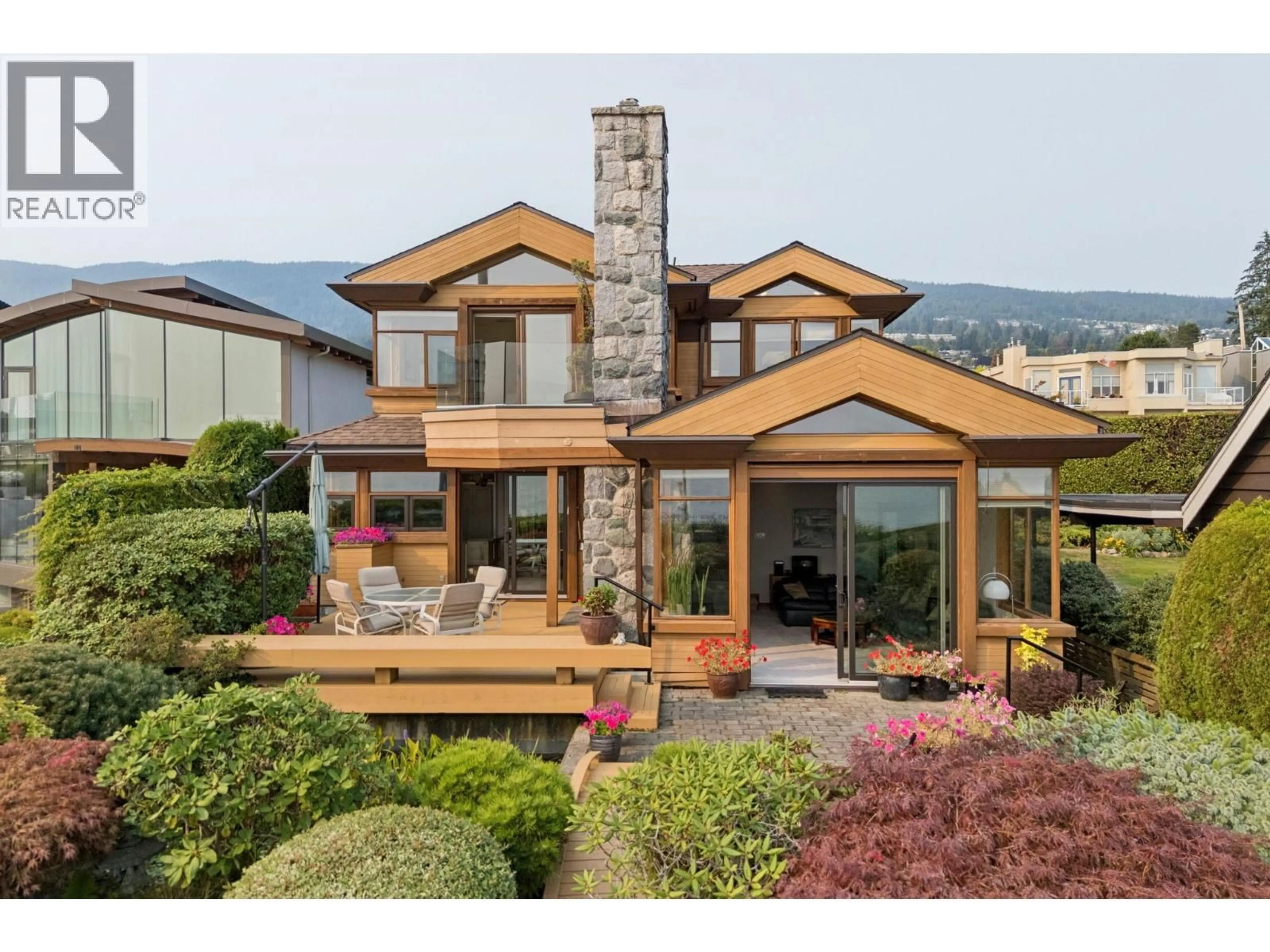 Home with brick exterior material, mountain view for 2342 BELLEVUE AVENUE, West Vancouver British Columbia V7V1C8