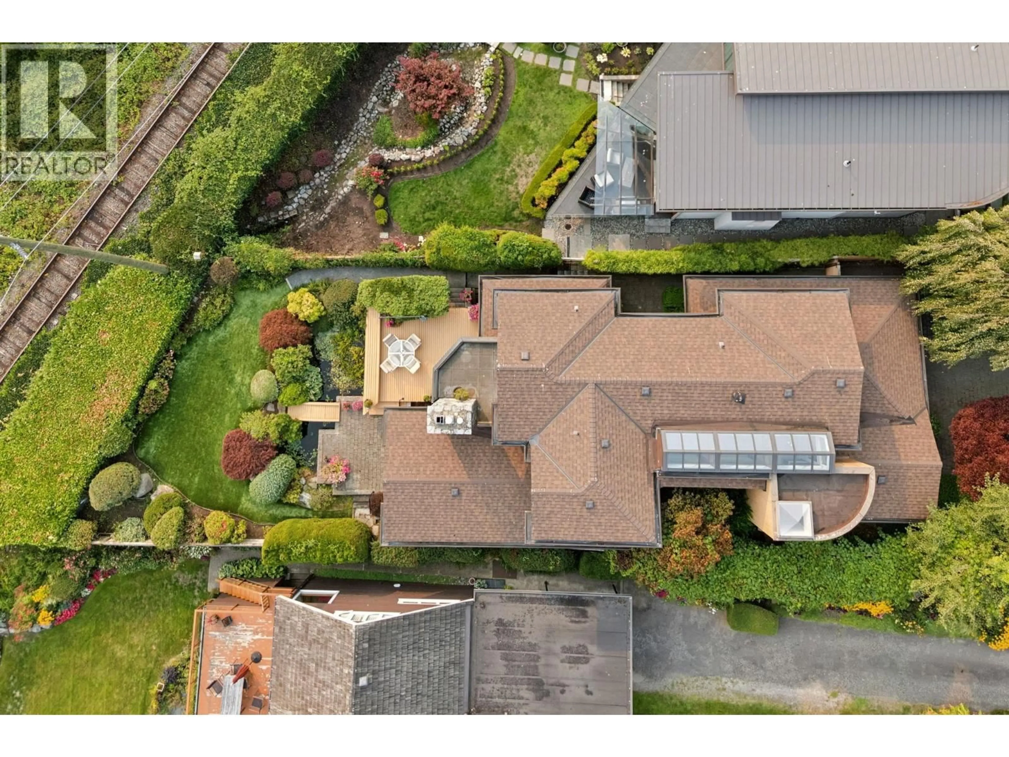 A pic from outside/outdoor area/front of a property/back of a property/a pic from drone, street for 2342 BELLEVUE AVENUE, West Vancouver British Columbia V7V1C8