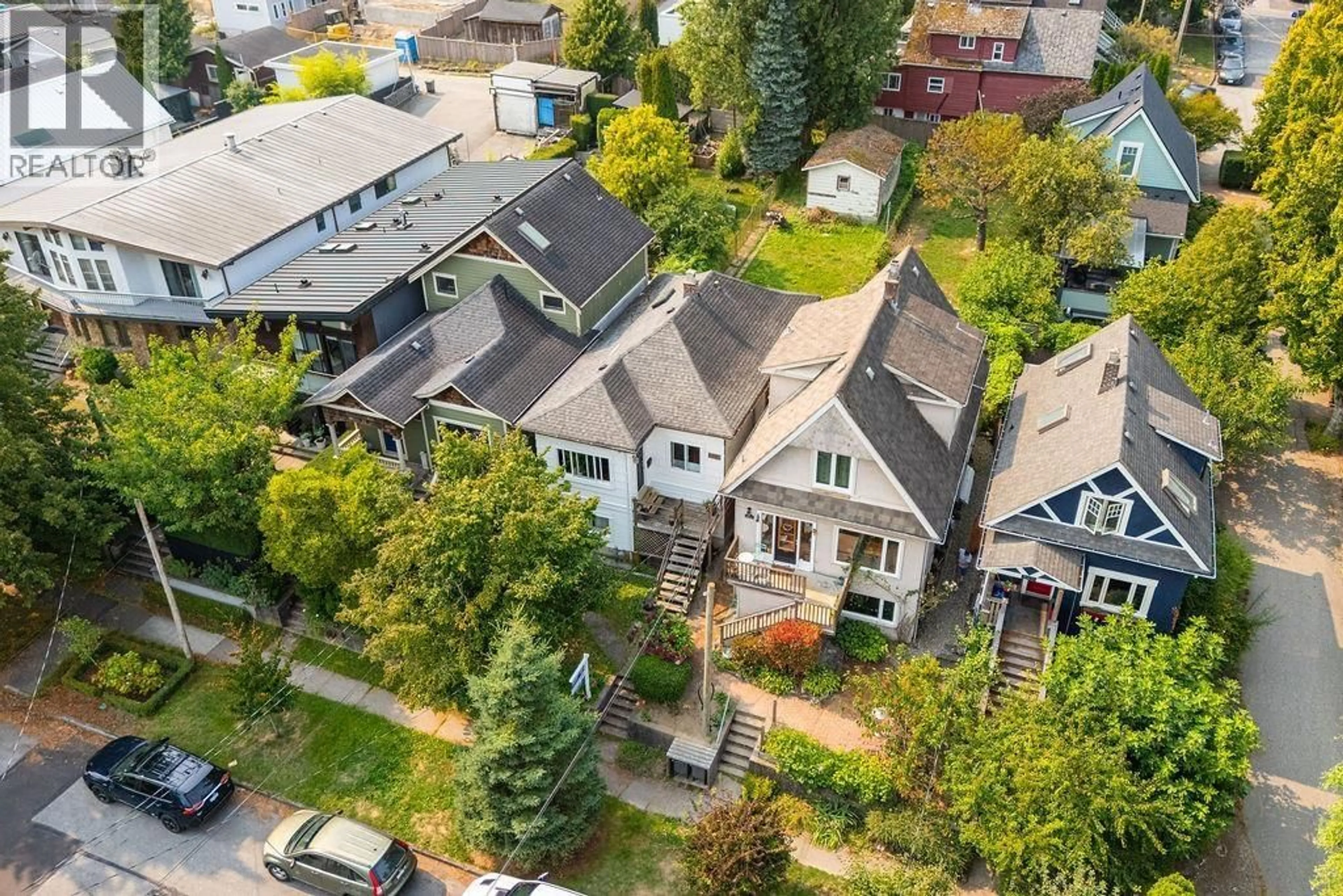 A pic from outside/outdoor area/front of a property/back of a property/a pic from drone, street for 4225 JOHN STREET, Vancouver British Columbia V5V3W8