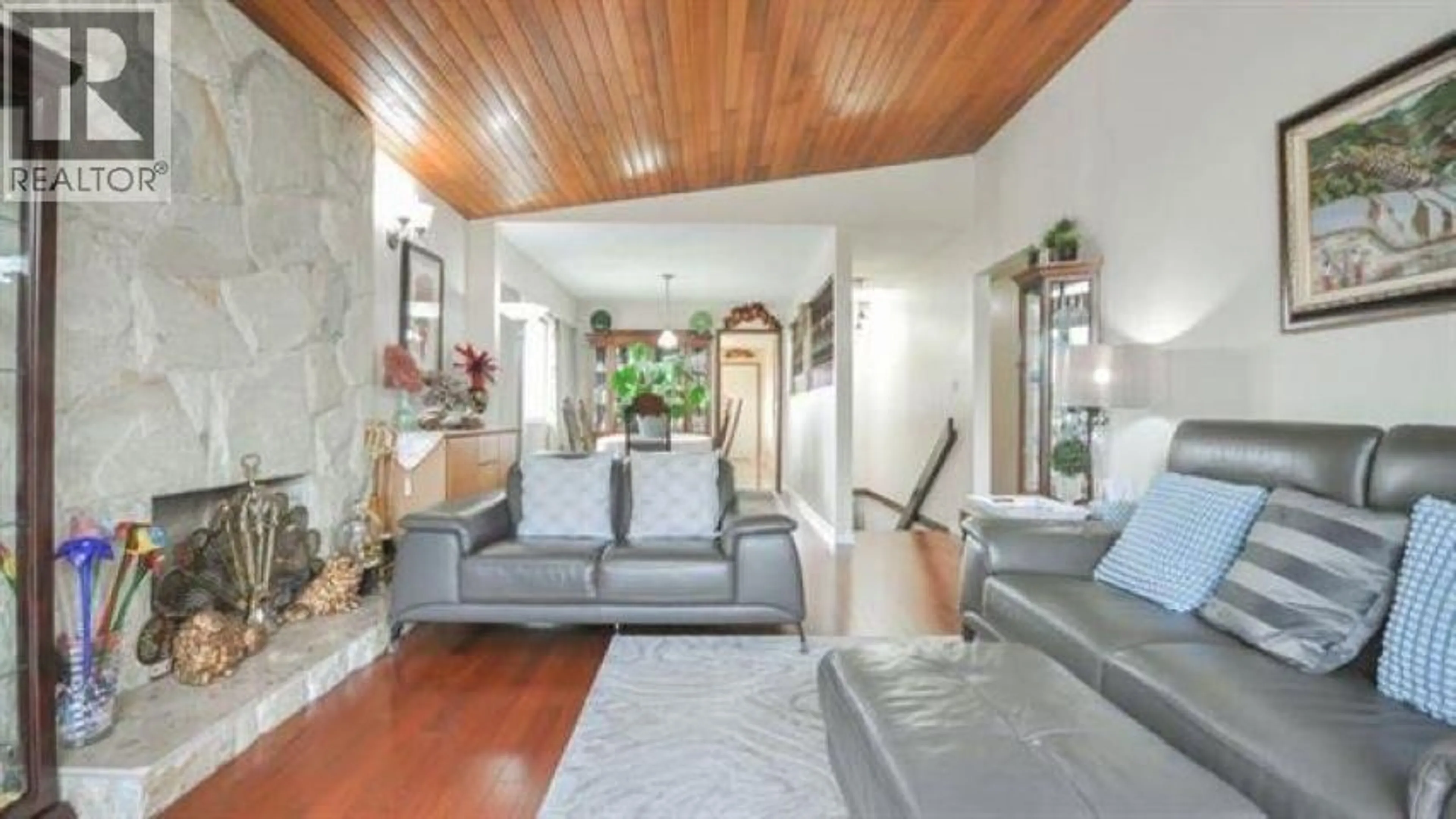 Living room with furniture, wood/laminate floor for 6515 LANARK STREET, Vancouver British Columbia V5P2Z2