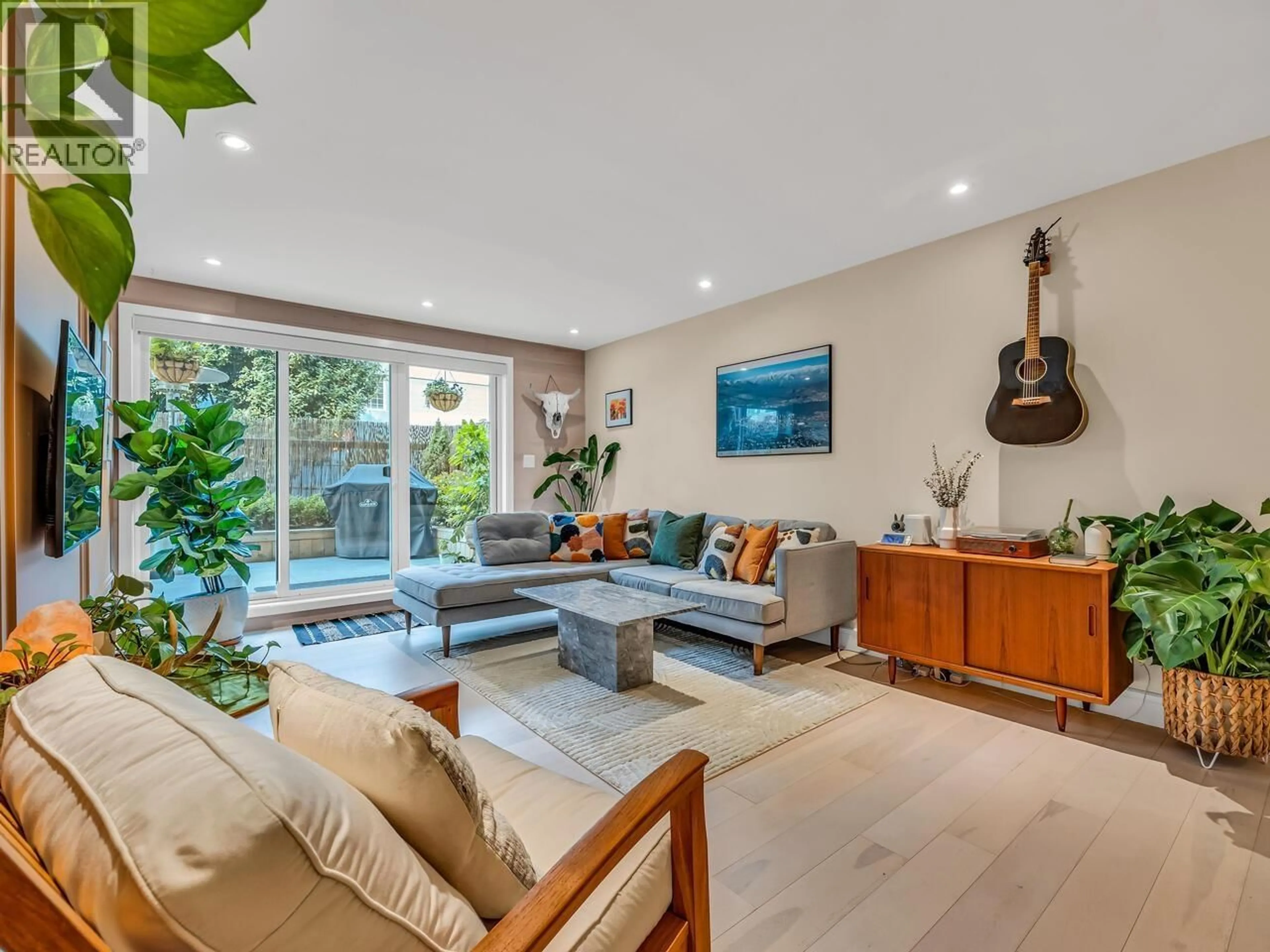 Living room with furniture, wood/laminate floor for 102 - 334 5TH AVENUE, Vancouver British Columbia V5T1H4