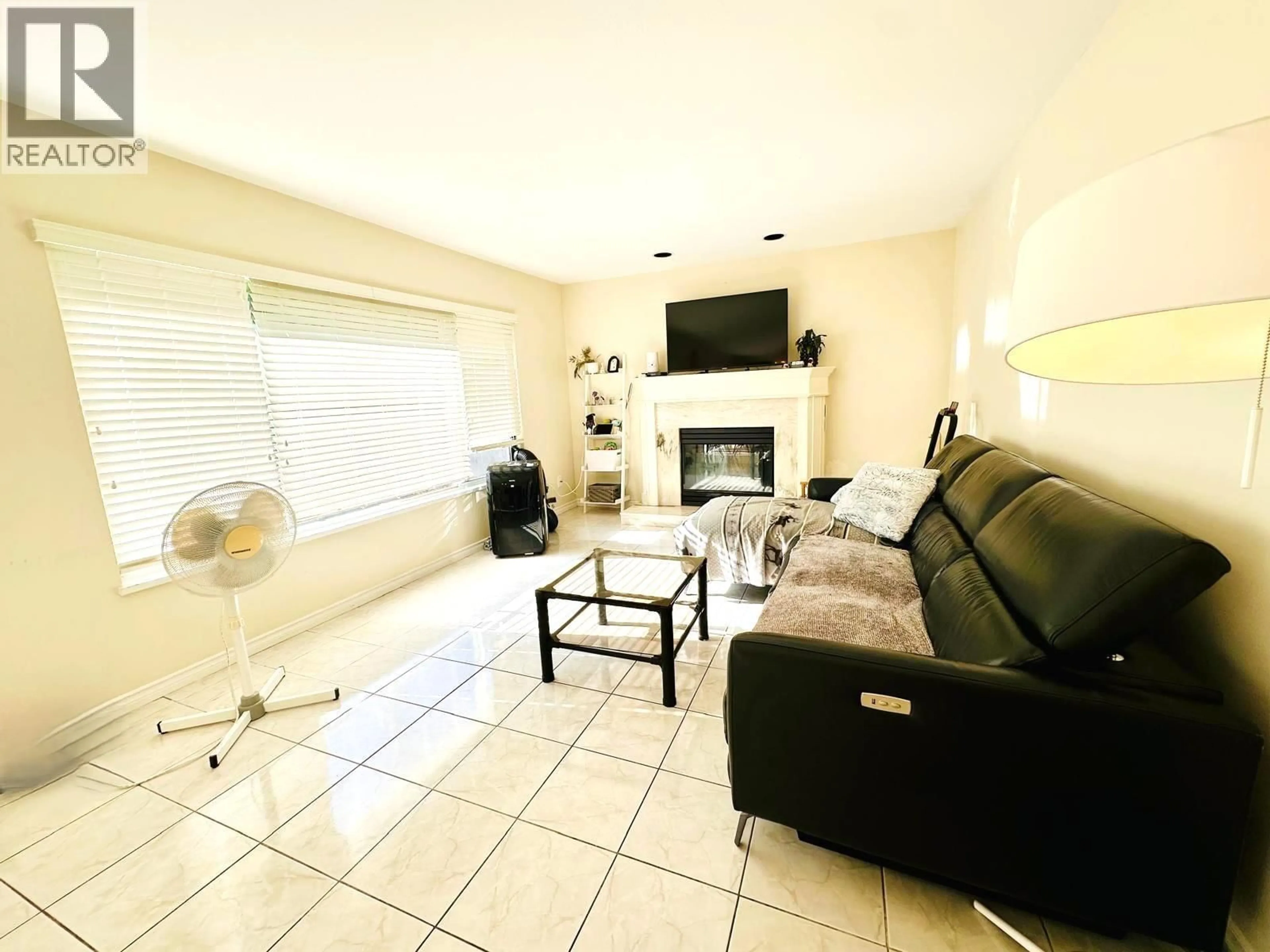 Living room with furniture, unknown for 4191 FISHER DRIVE, Richmond British Columbia V6X3S4