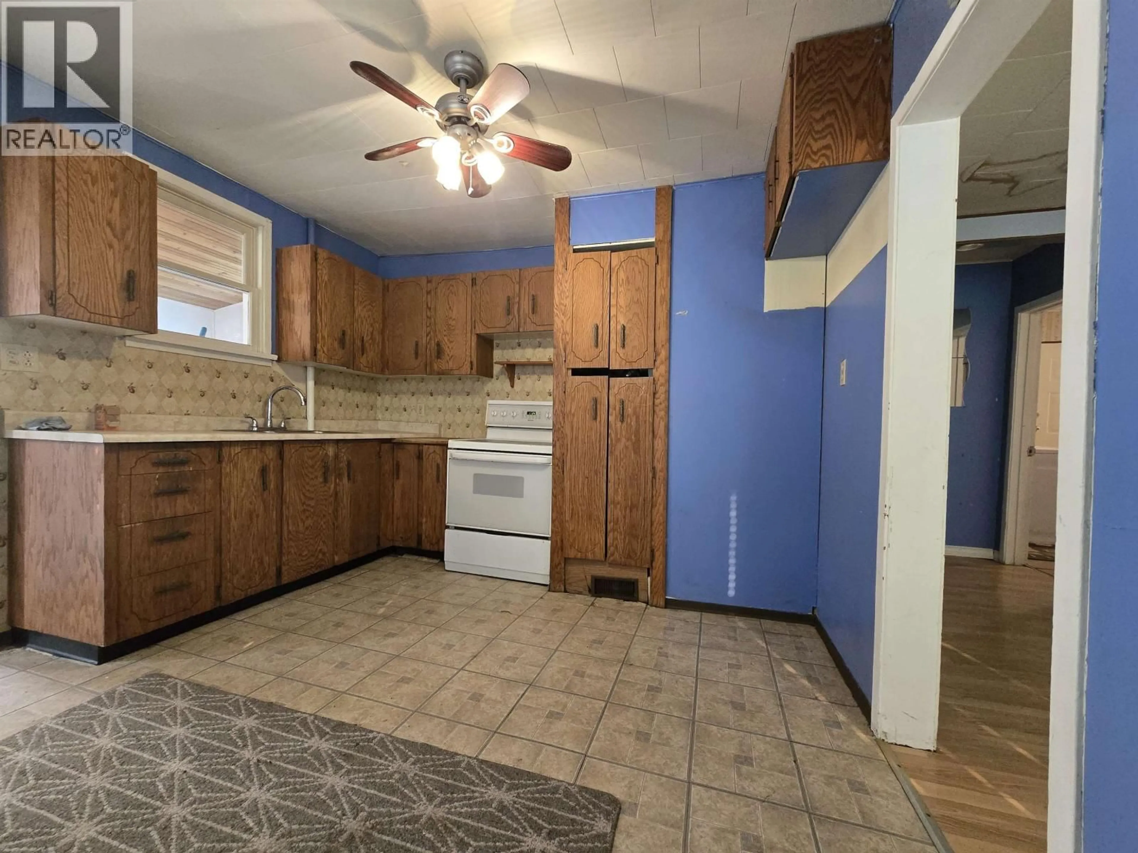 Standard kitchen, ceramic/tile floor for 888 HARPER STREET, Prince George British Columbia V2M2W7