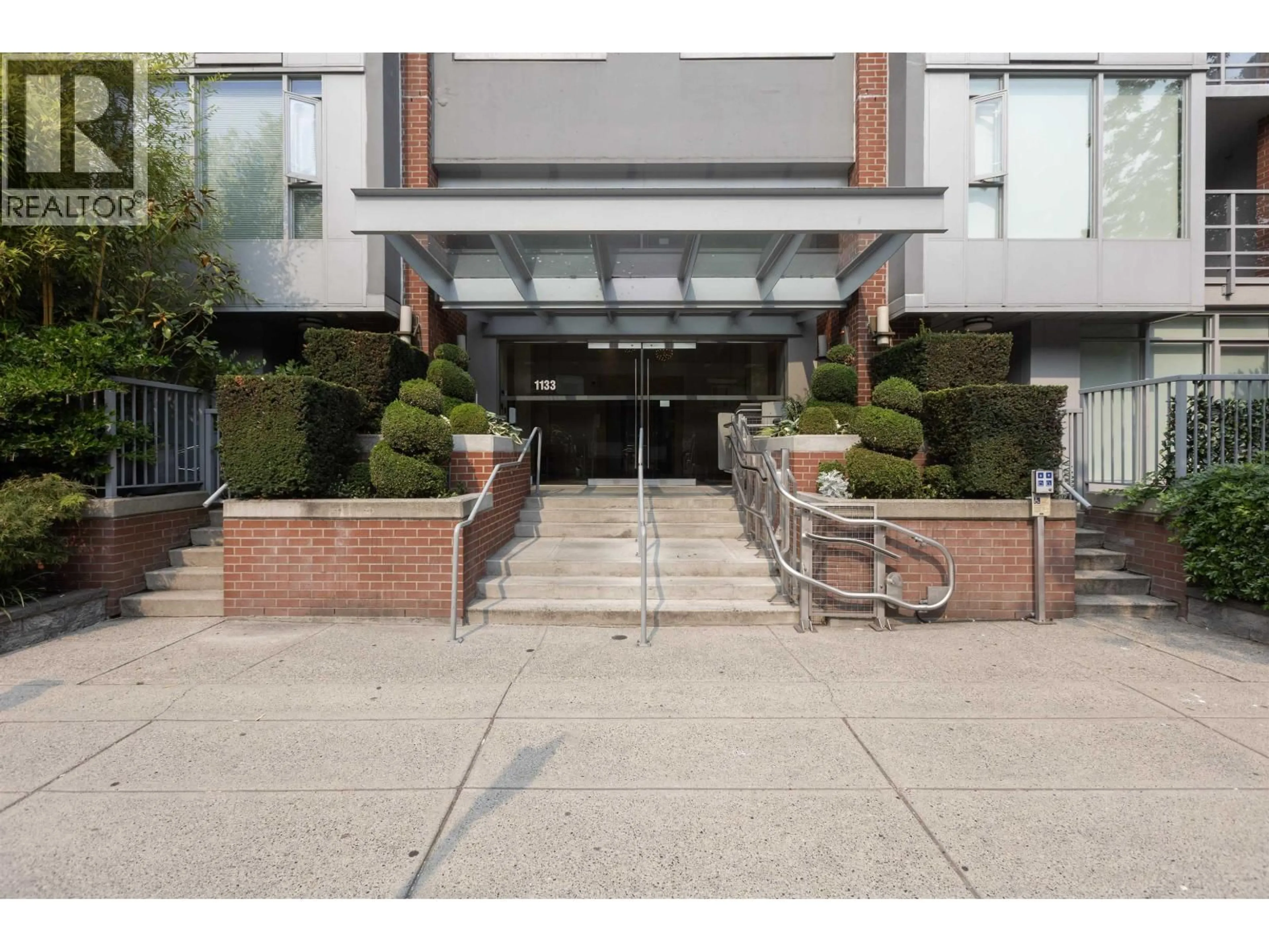 Indoor foyer for 407 - 1133 HOMER STREET, Vancouver British Columbia V6B0B1