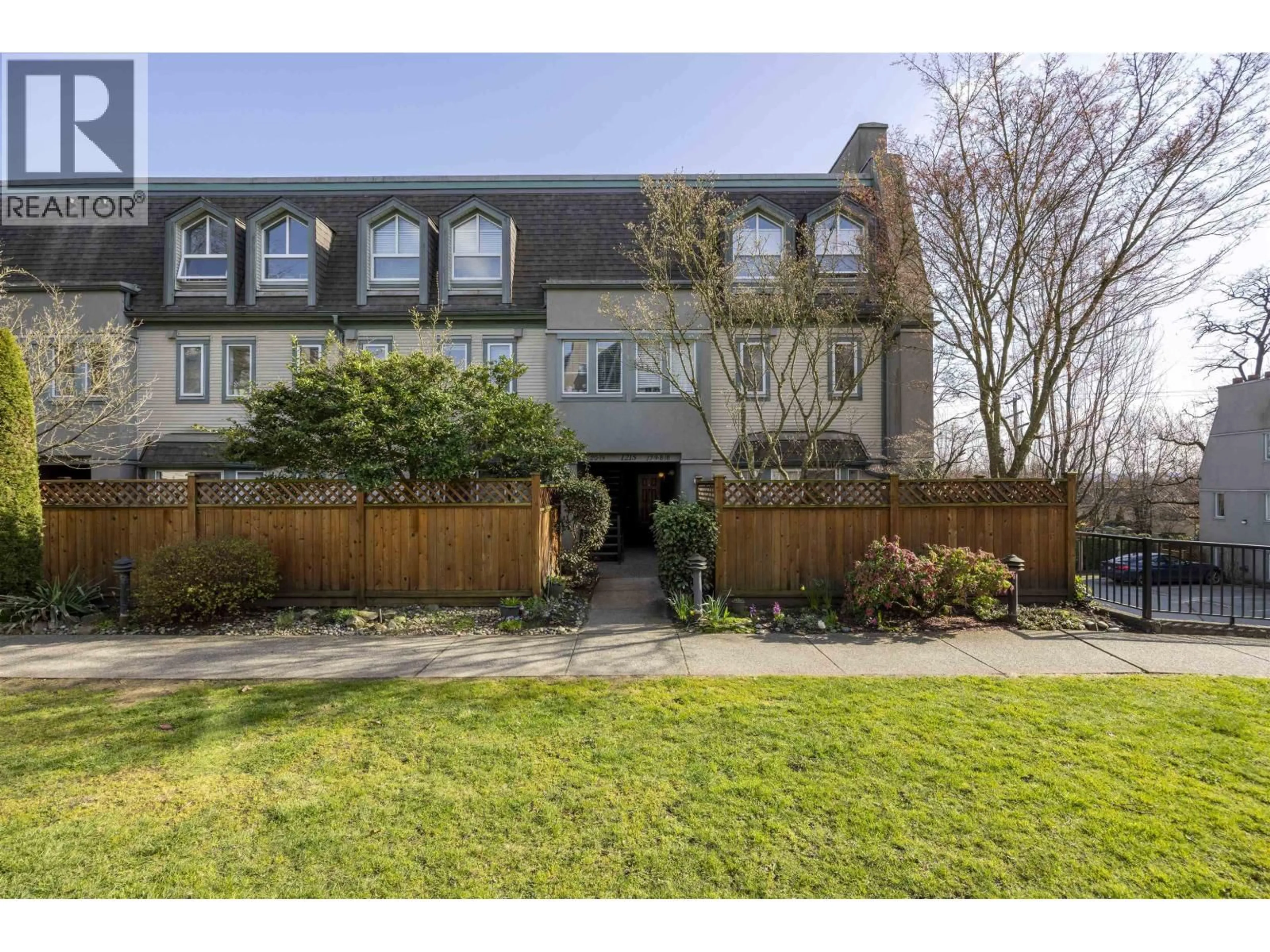 Unknown for 8 - 1215 BRUNETTE AVENUE, Coquitlam British Columbia V3K6W2