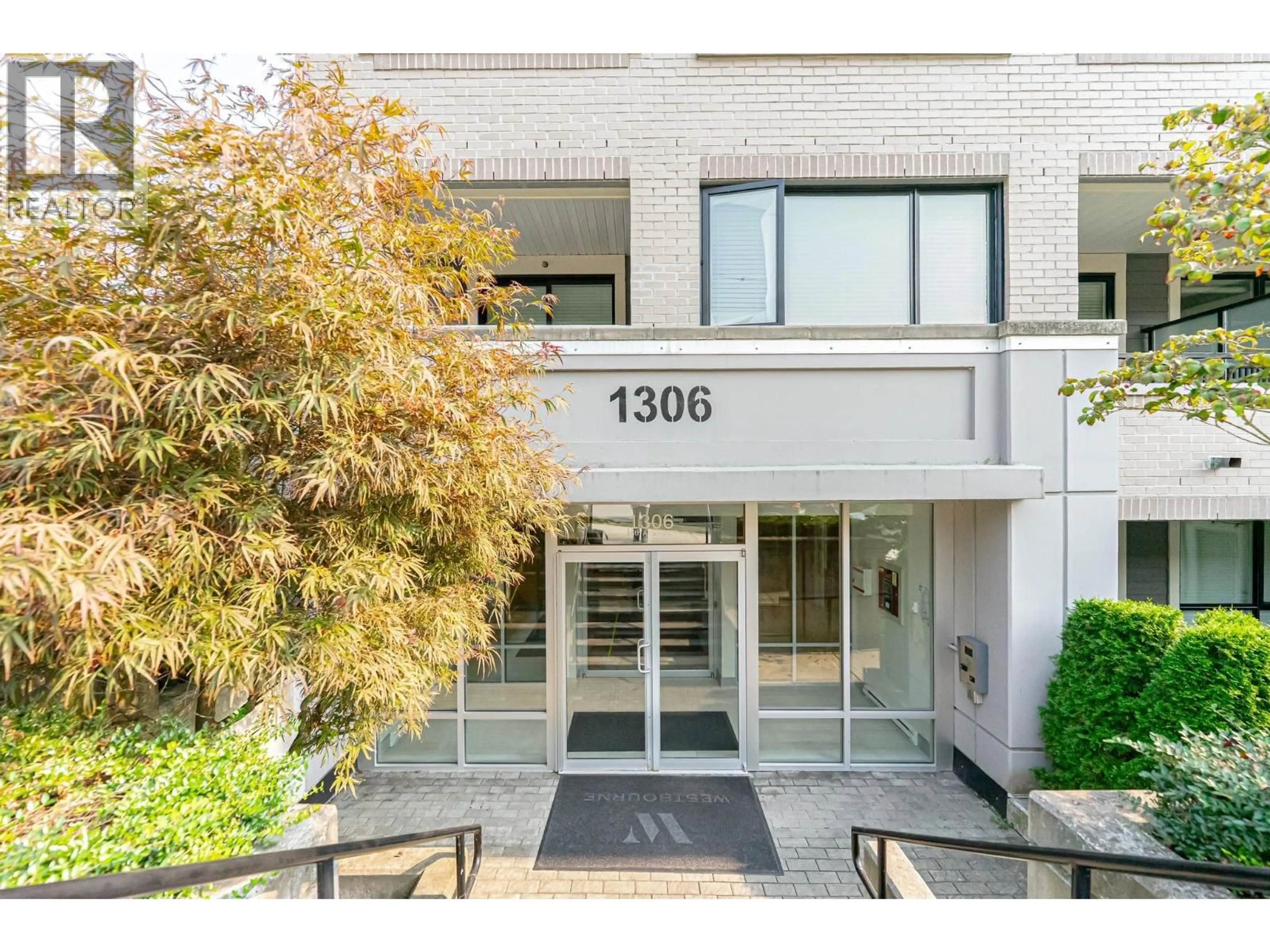 Indoor foyer for PH-03 - 1306 FIFTH AVENUE, New Westminster British Columbia V3M0K5