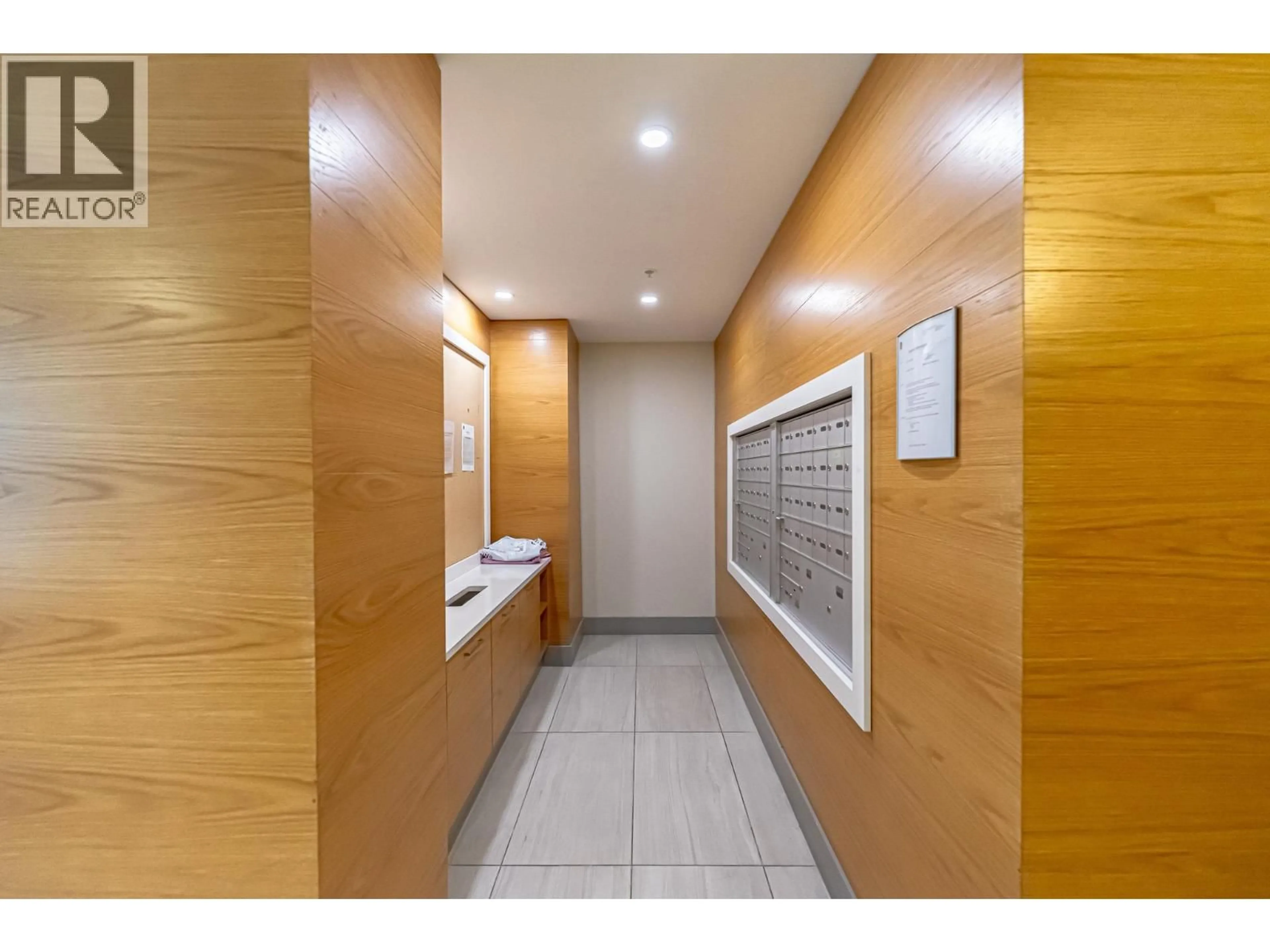 Indoor foyer for PH-03 - 1306 FIFTH AVENUE, New Westminster British Columbia V3M0K5