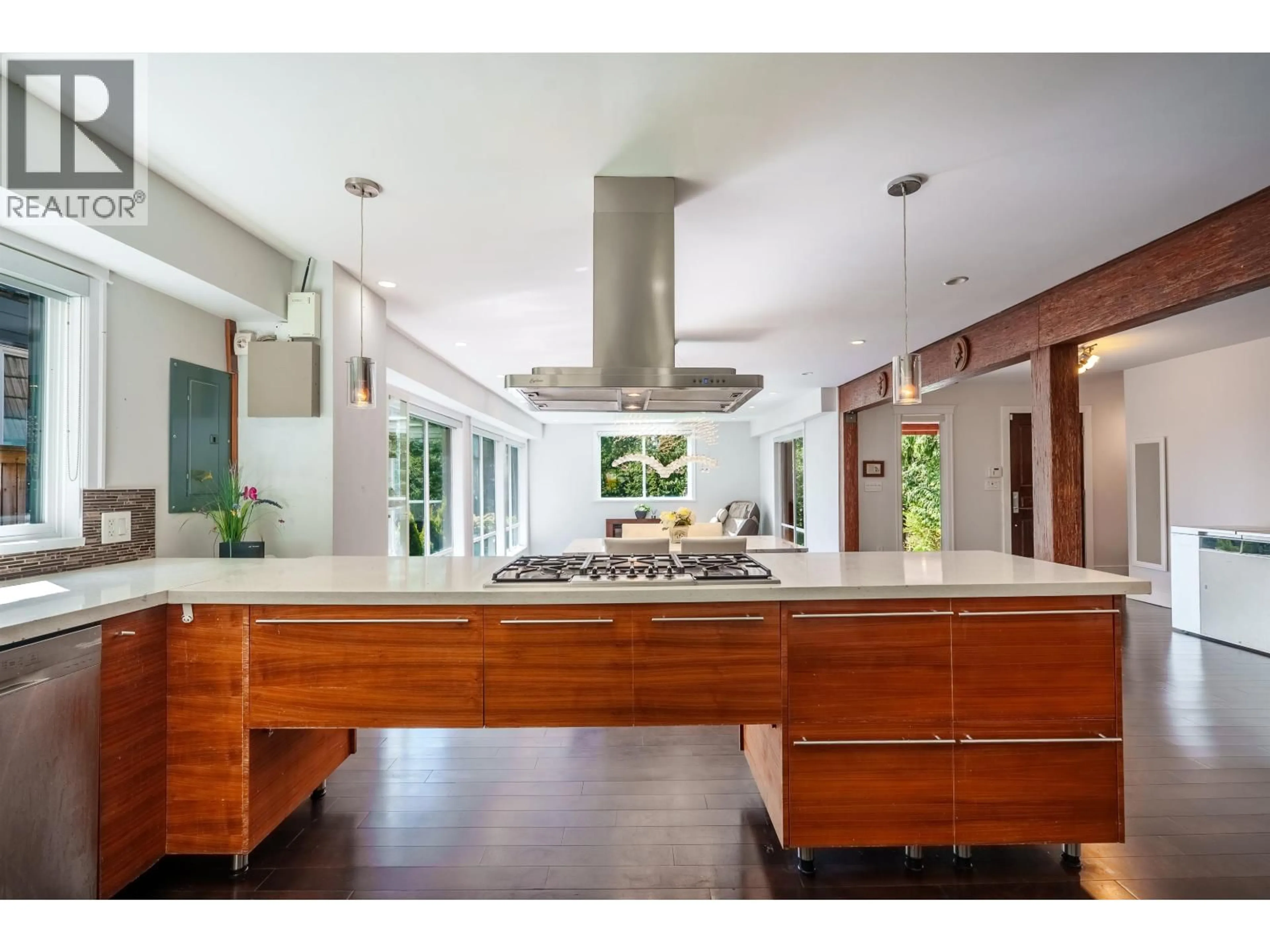 Contemporary kitchen, unknown for 4066 NORWOOD AVENUE, North Vancouver British Columbia V7N3R3