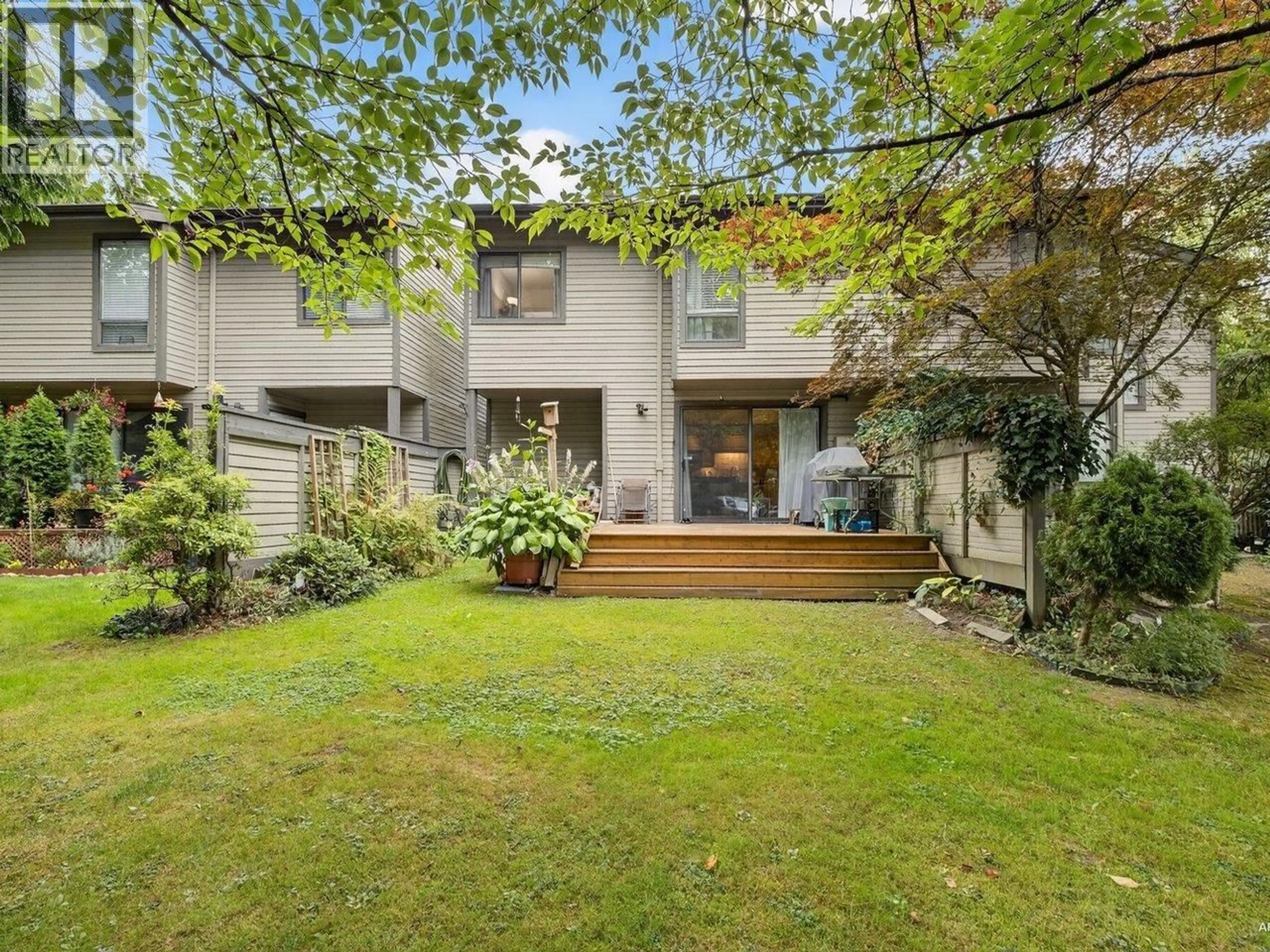 A pic from outside/outdoor area/front of a property/back of a property/a pic from drone, street for 5805 MAYVIEW CIRCLE, Burnaby British Columbia V5E4B7