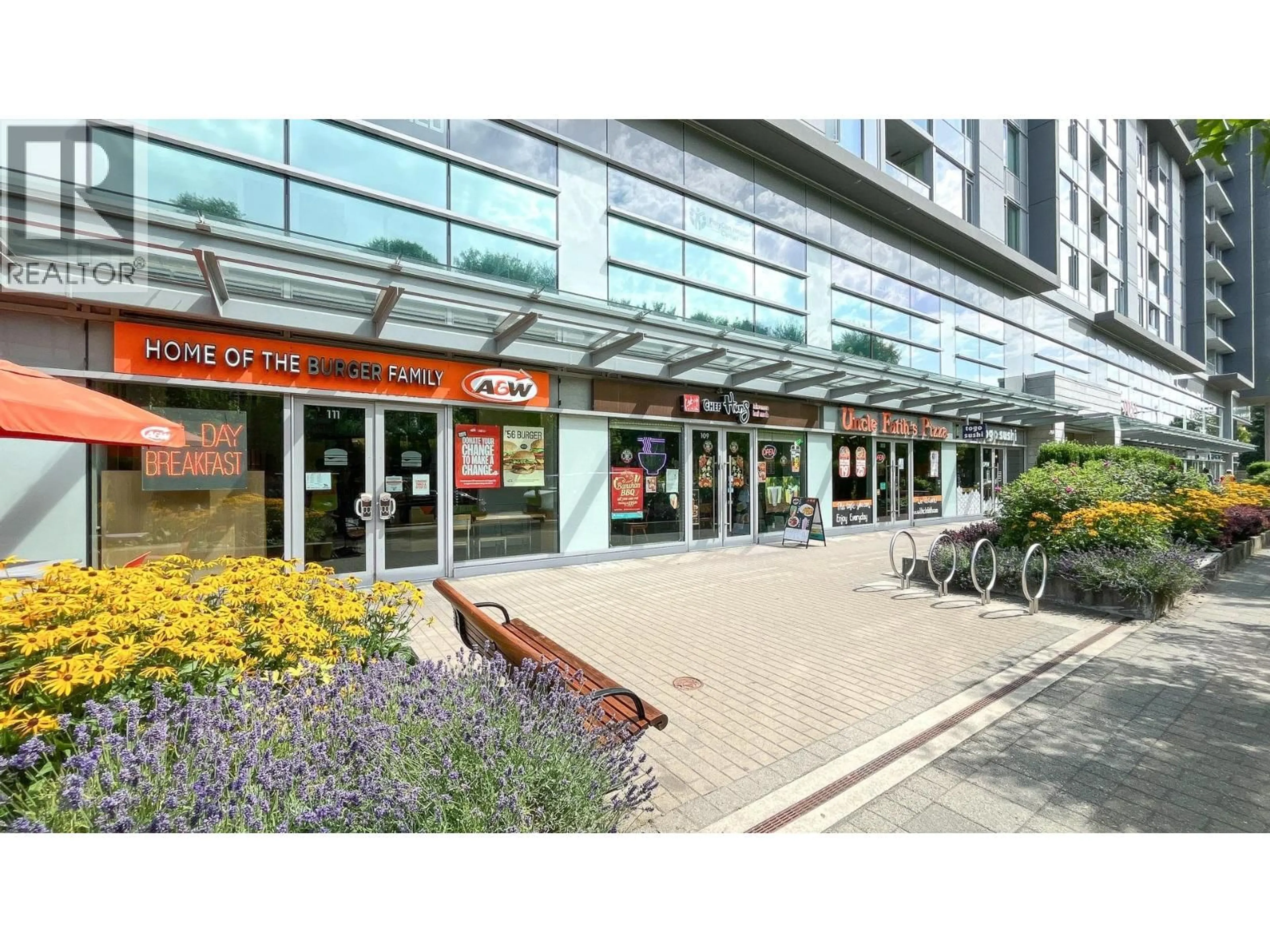 Indoor foyer for 209 - 9580 TOWER ROAD, Burnaby British Columbia V5A0G5