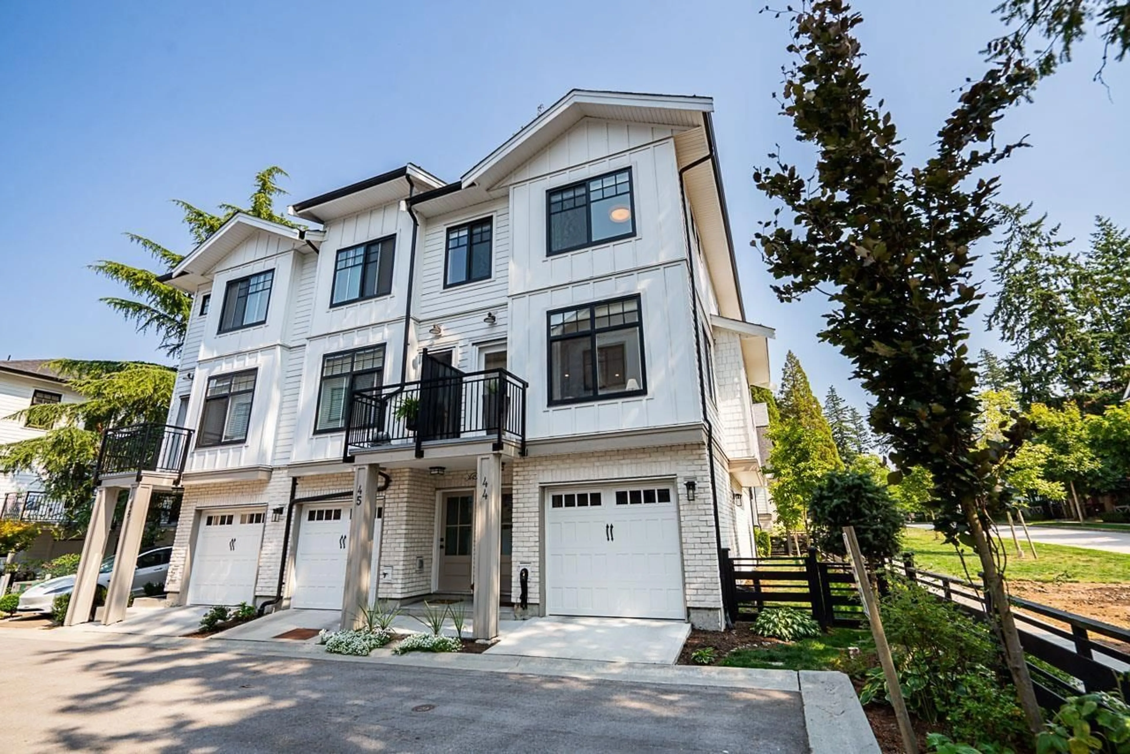 Home with vinyl exterior material, street for 44 - 16467 23A, Surrey British Columbia V3Z1E9