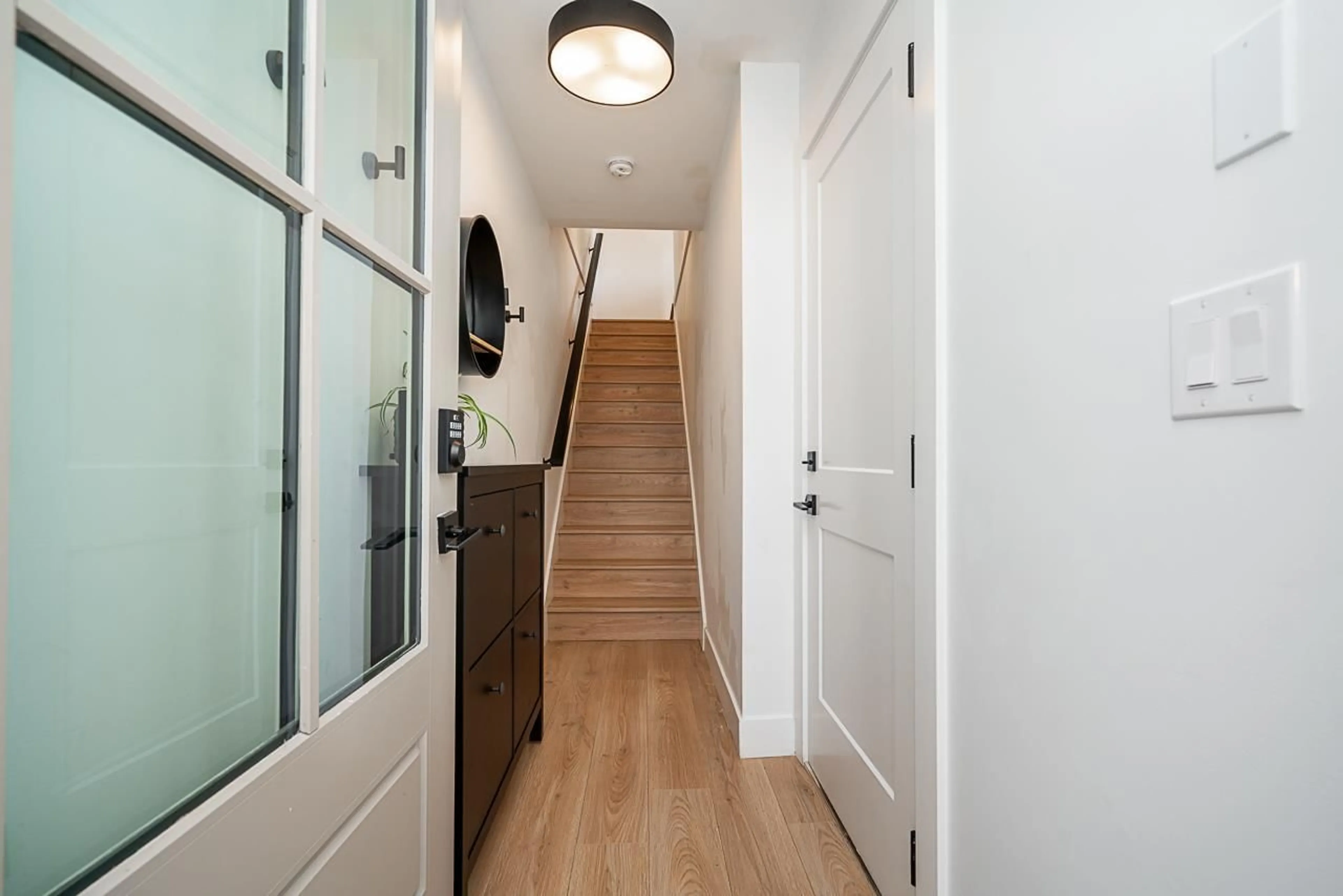 Indoor entryway for 44 - 16467 23A, Surrey British Columbia V3Z1E9