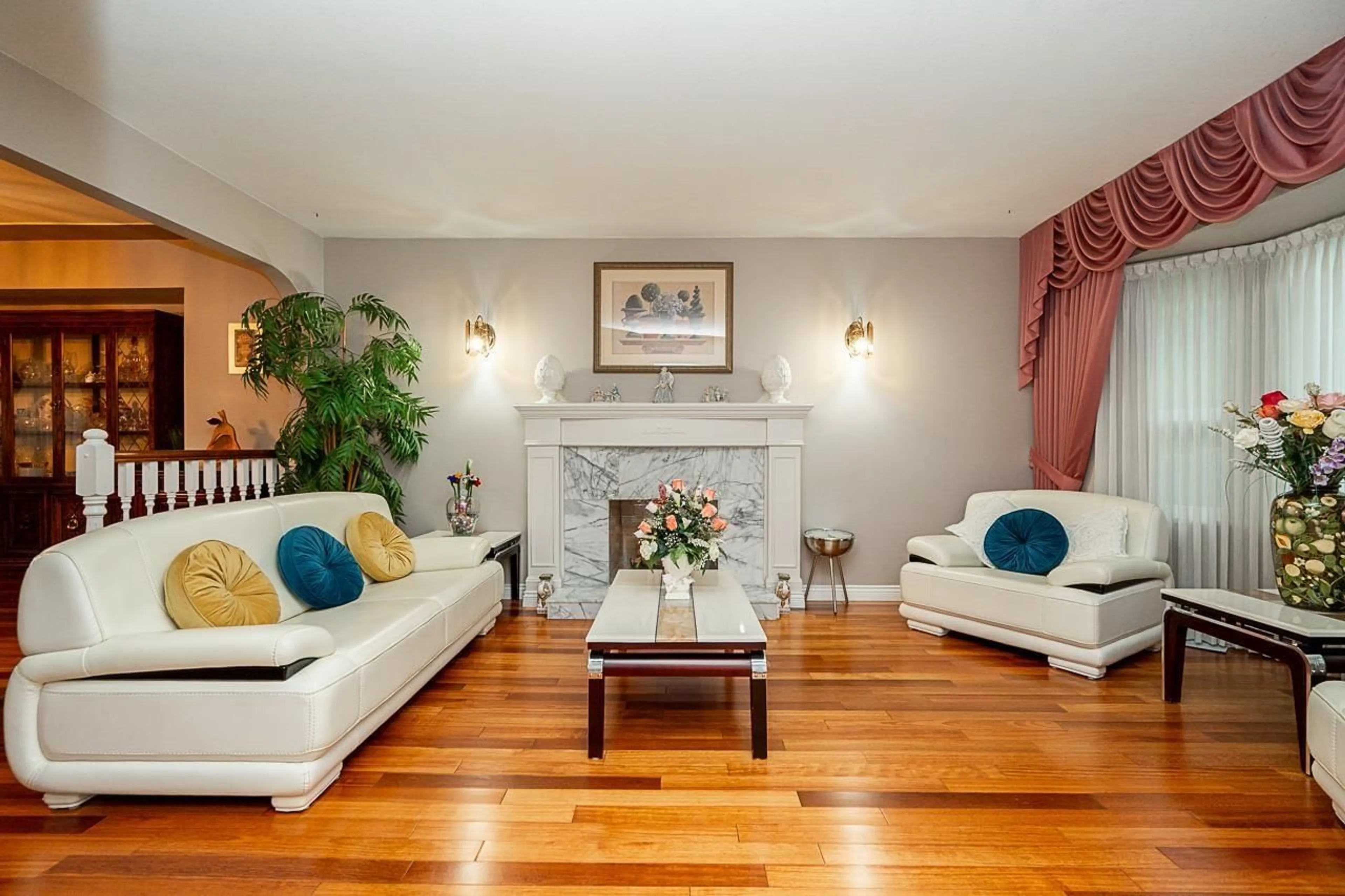 Living room with furniture, unknown for 13459 59B, Surrey British Columbia V3X1L1