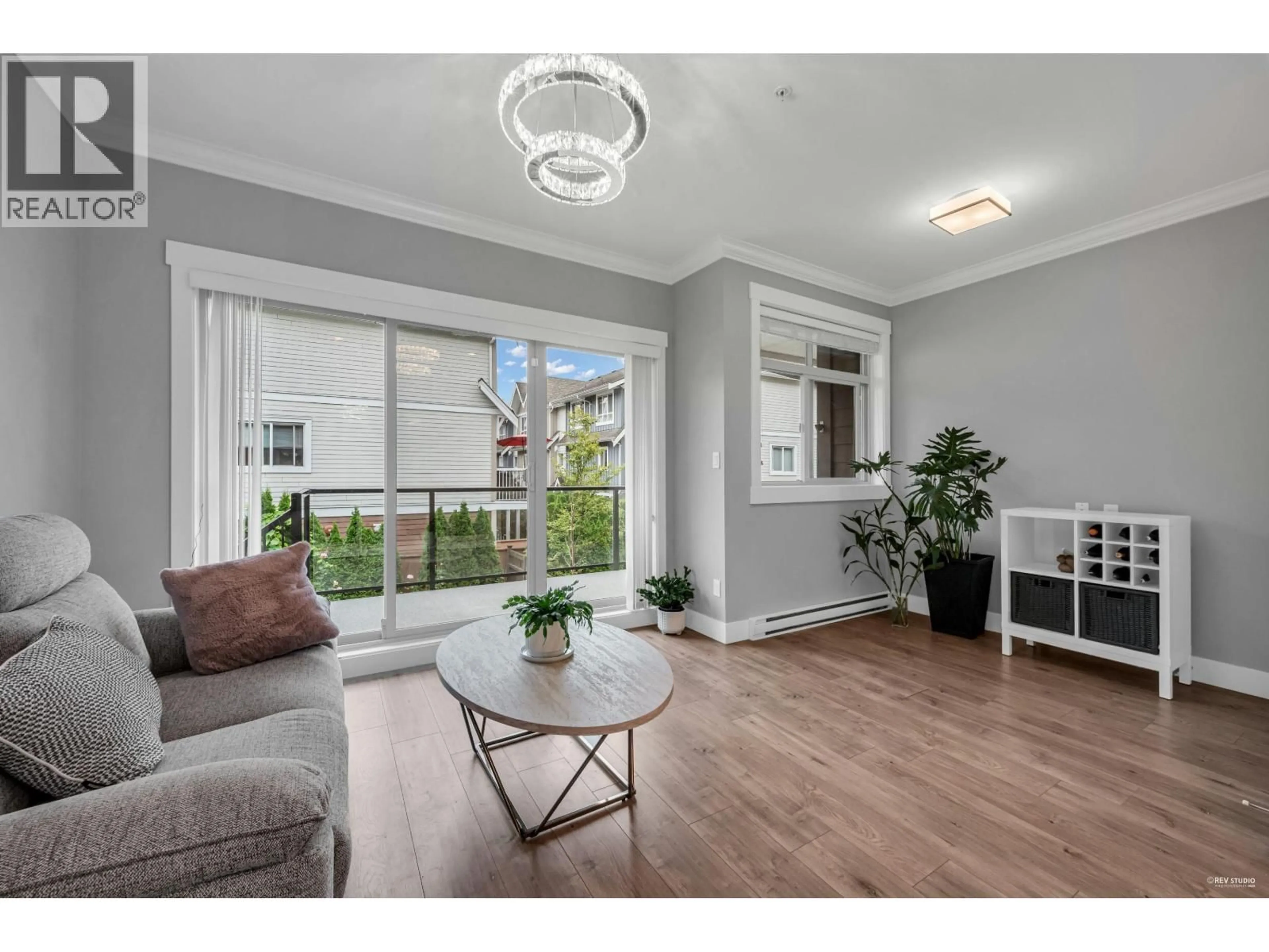 Living room with furniture, wood/laminate floor for 4 - 3126 WELLINGTON STREET, Port Coquitlam British Columbia V3B3X4