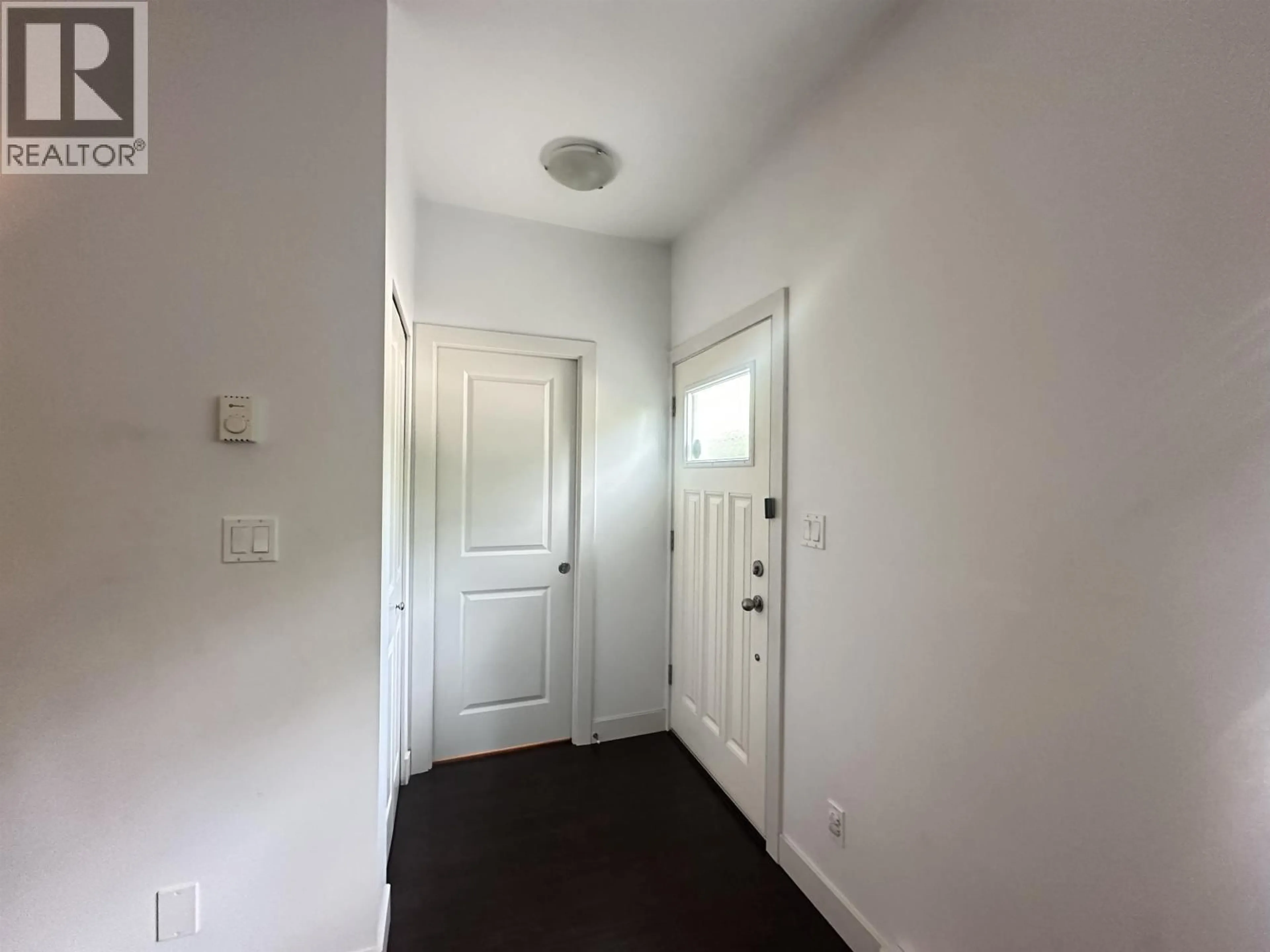 Indoor entryway for 3 - 8200 BLUNDELL ROAD, Richmond British Columbia V6Y1J8