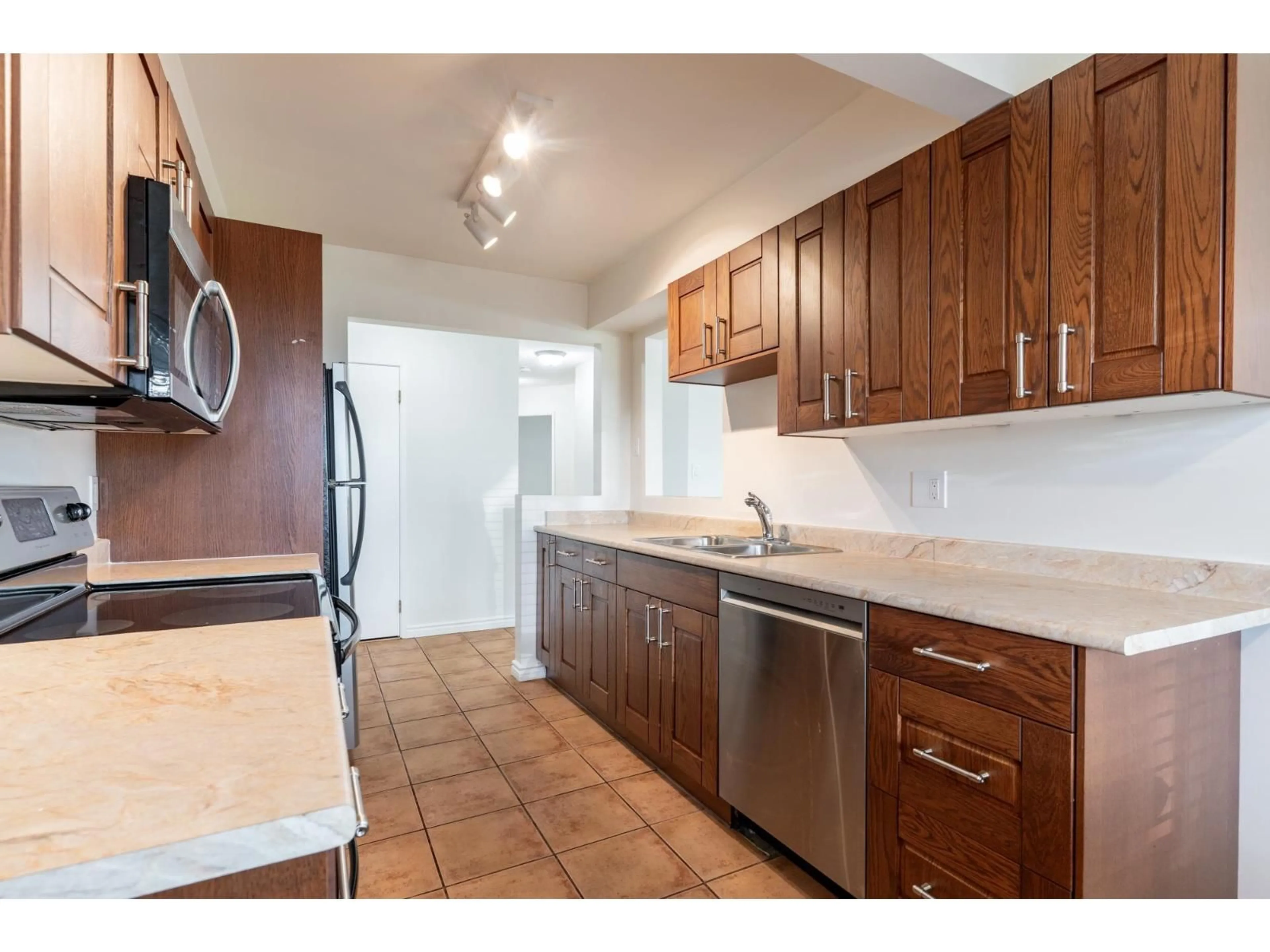 Standard kitchen, ceramic/tile floor for 205 - 1280 FIR, Surrey British Columbia V4B4B1