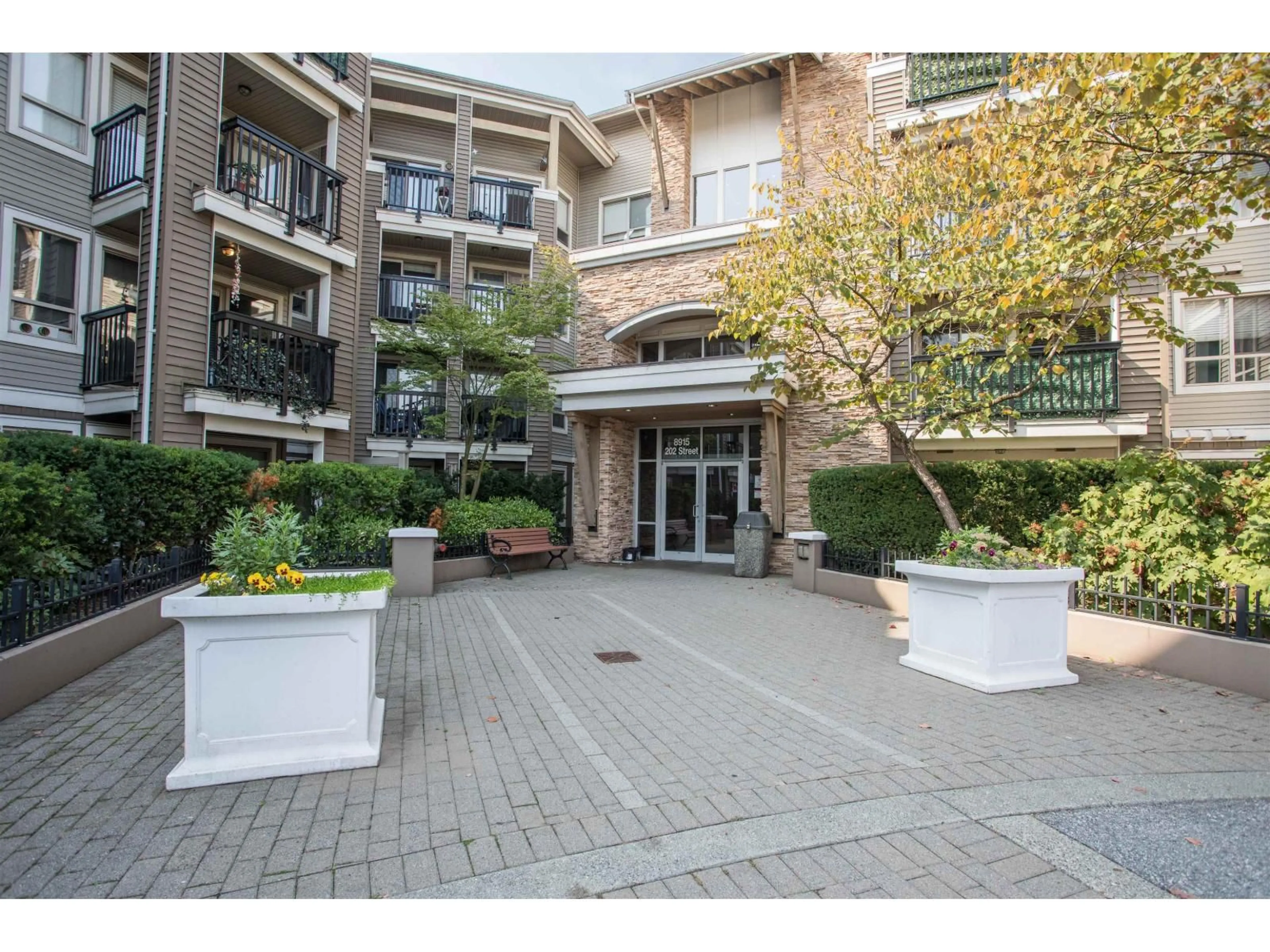 Indoor foyer for 425 - 8915 202, Langley British Columbia V1M0B5