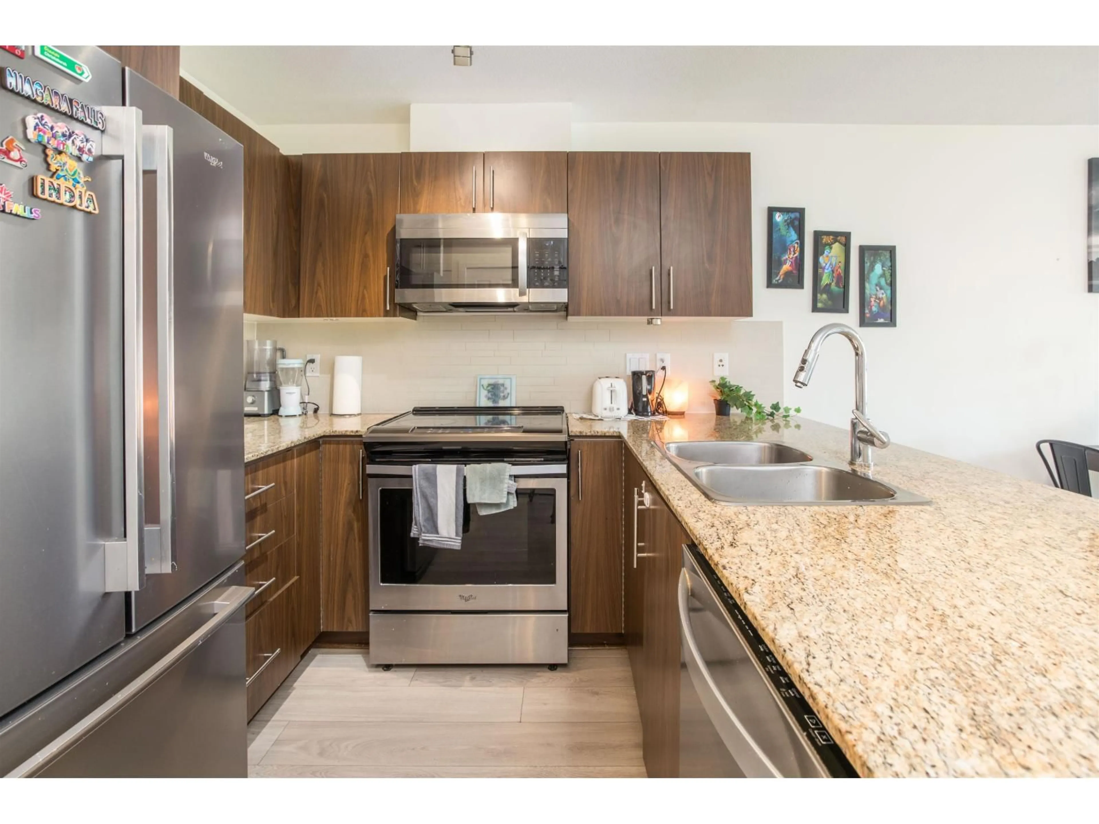 Standard kitchen, unknown for 425 - 8915 202, Langley British Columbia V1M0B5