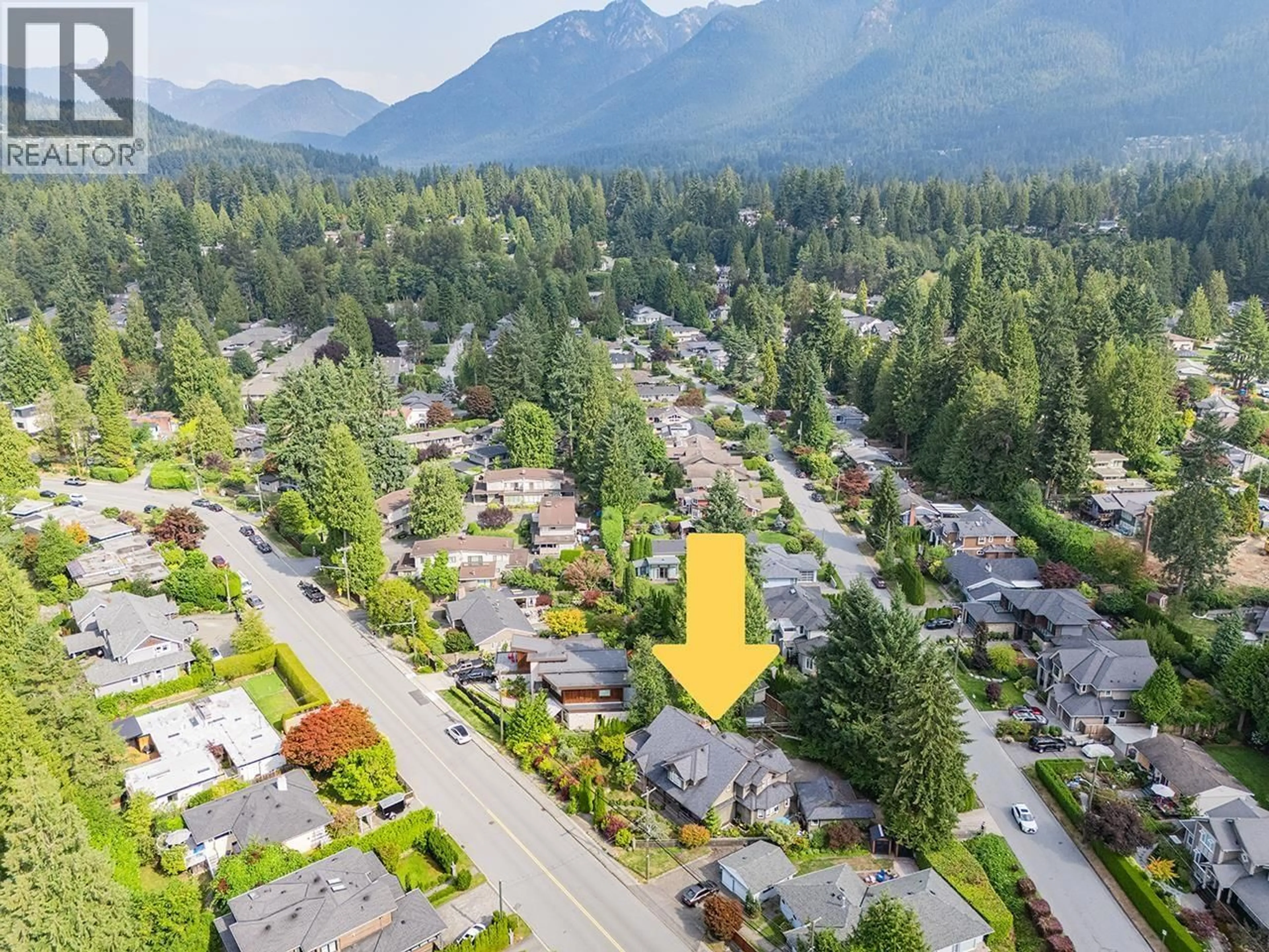 A pic from outside/outdoor area/front of a property/back of a property/a pic from drone, mountain view for 3582 EDGEMONT BOULEVARD, North Vancouver British Columbia V7R2P7