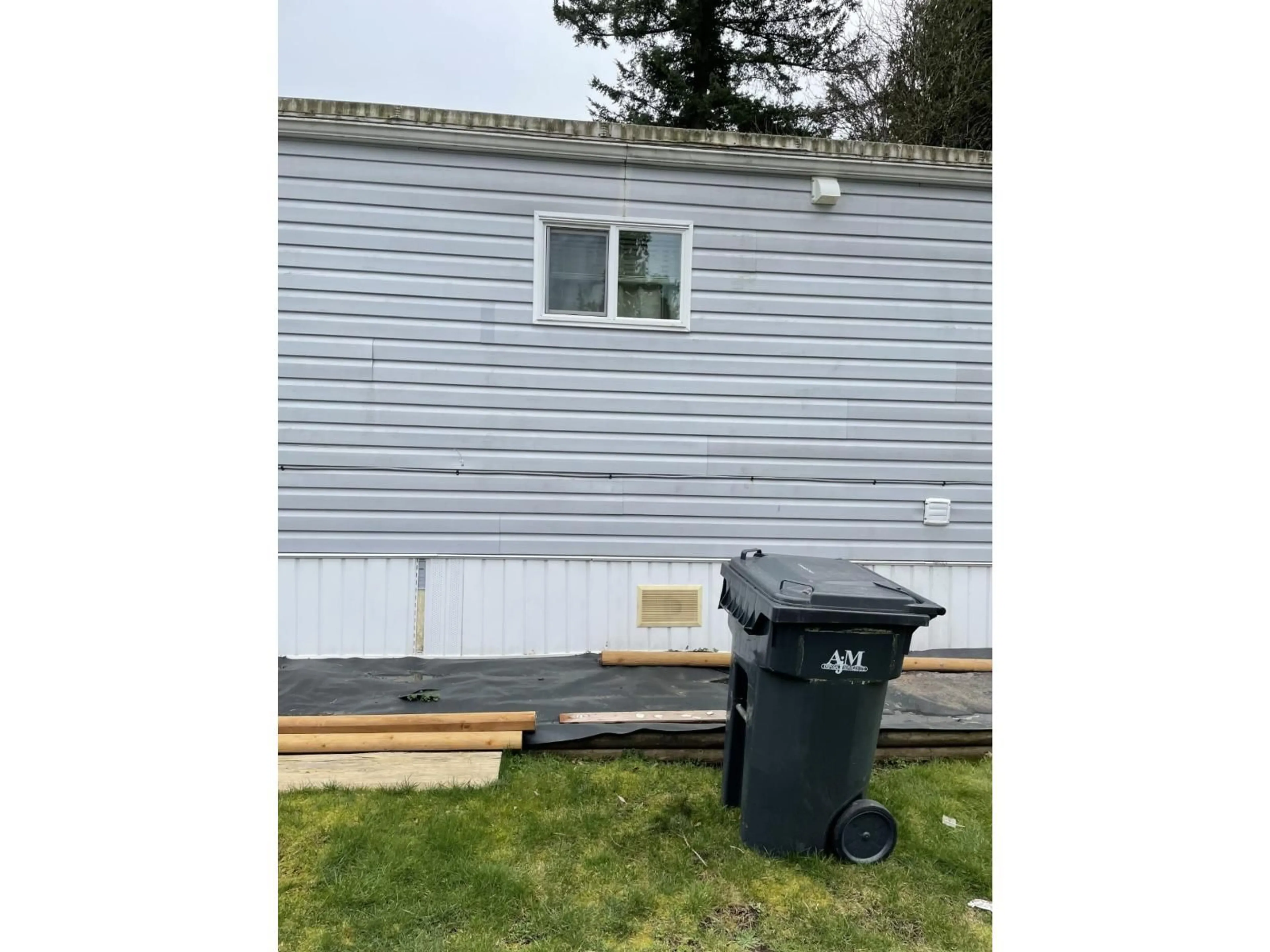 Shed for 169 - 7790 KING GEORGE, Surrey British Columbia V3W5Y4