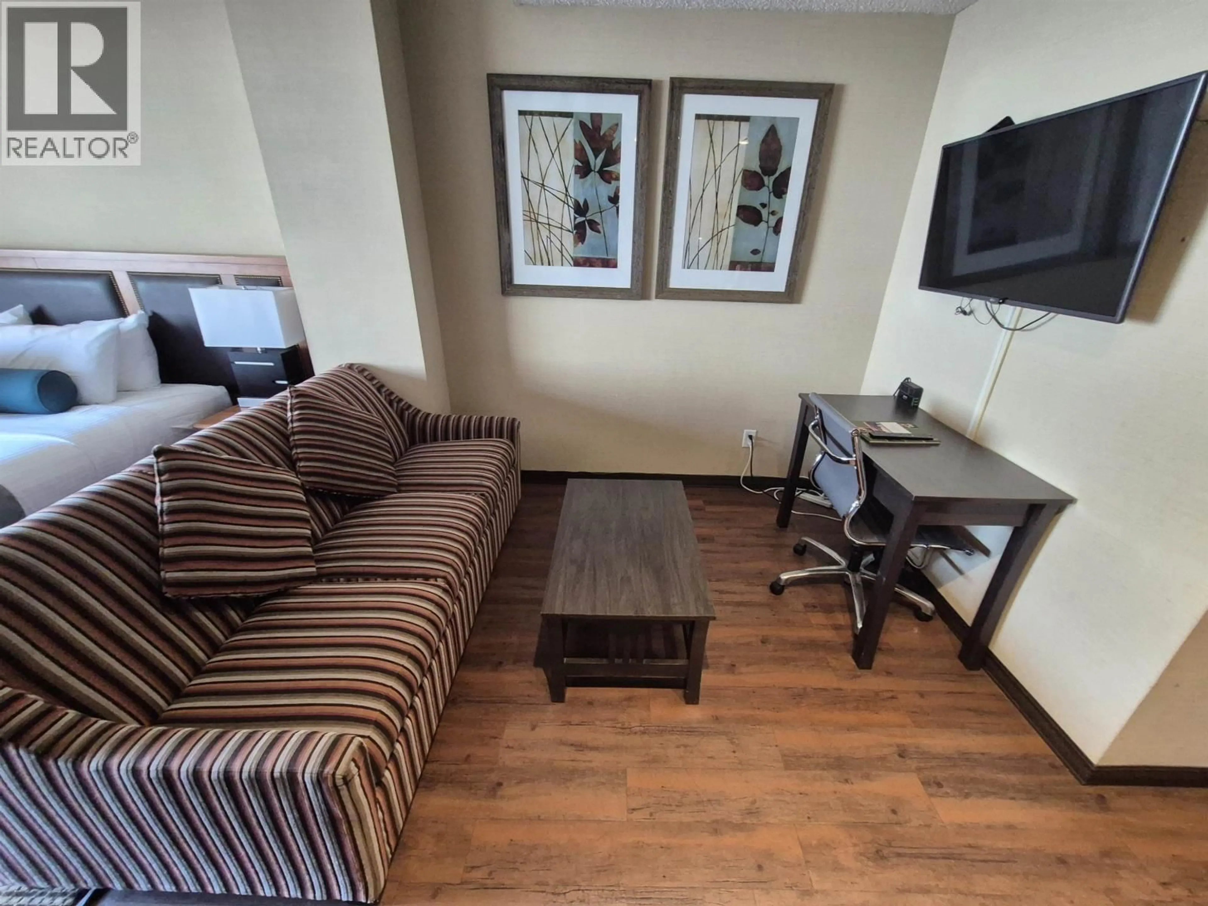 Living room with furniture, unknown for 236 - 4220 GATEWAY DRIVE, Whistler British Columbia V8E0Z7
