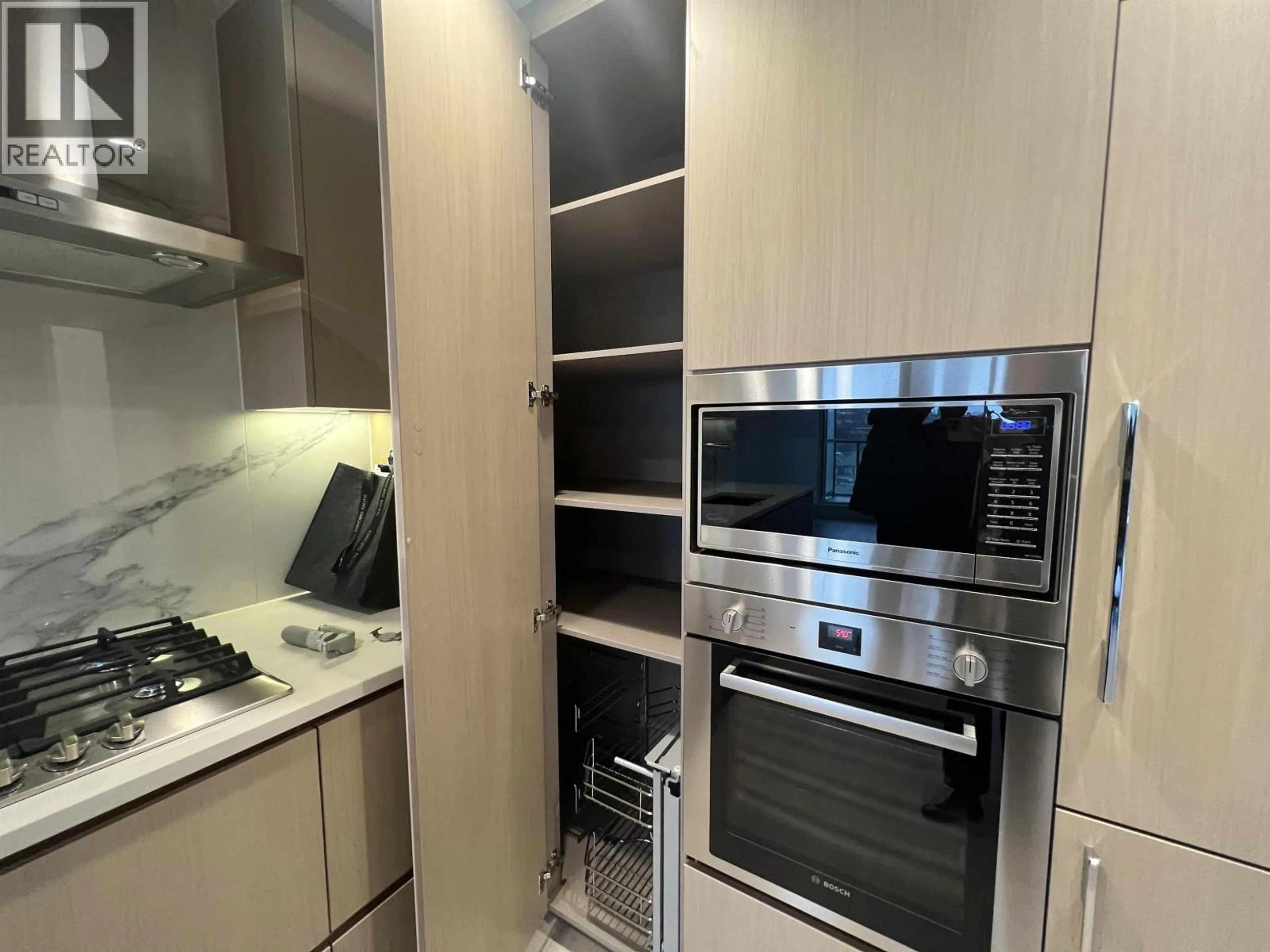 Standard kitchen, unknown for 1105 - 4890 LOUGHEED HIGHWAY, Burnaby British Columbia V5C0N2
