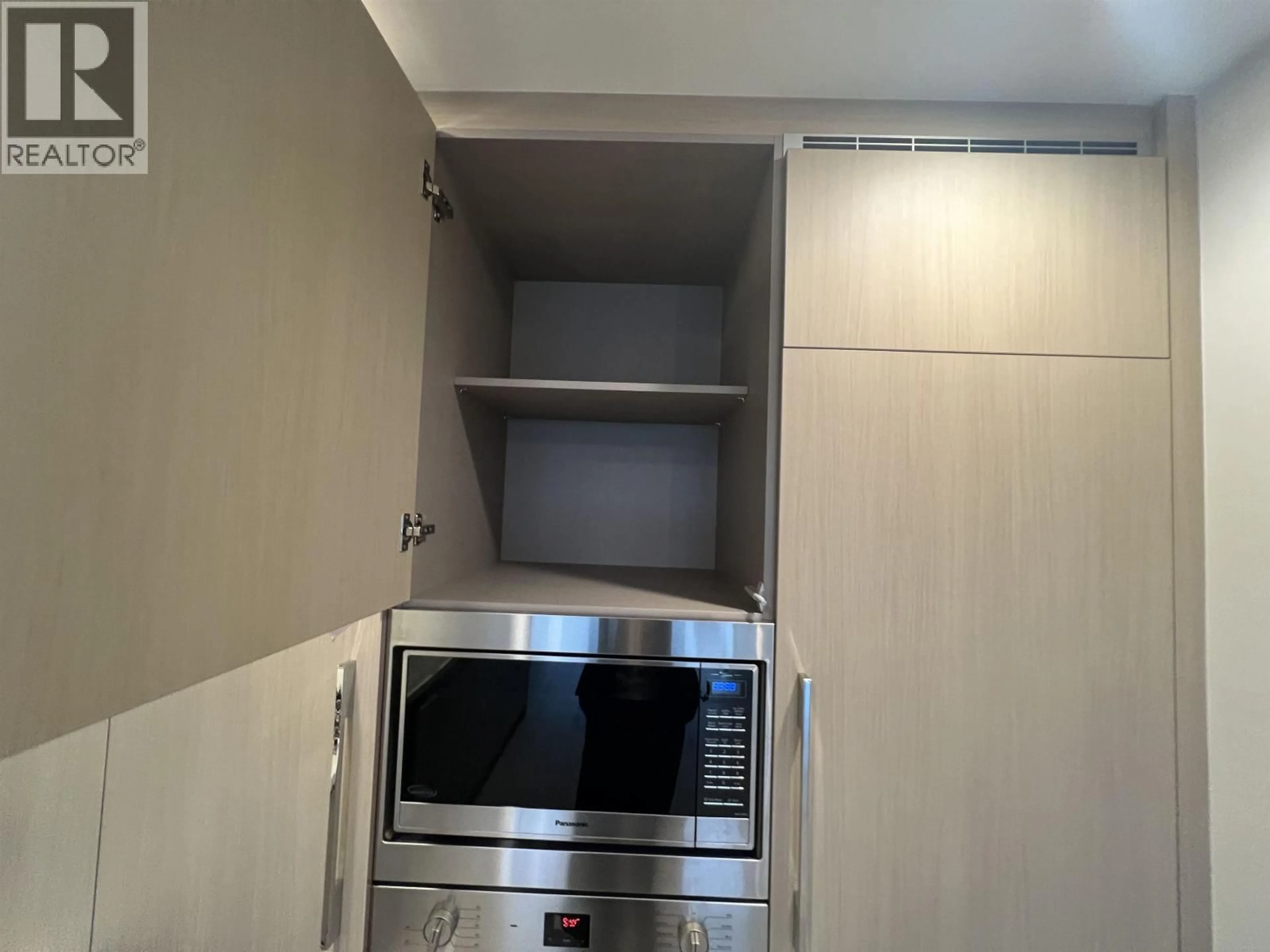 Standard kitchen, unknown for 1105 - 4890 LOUGHEED HIGHWAY, Burnaby British Columbia V5C0N2
