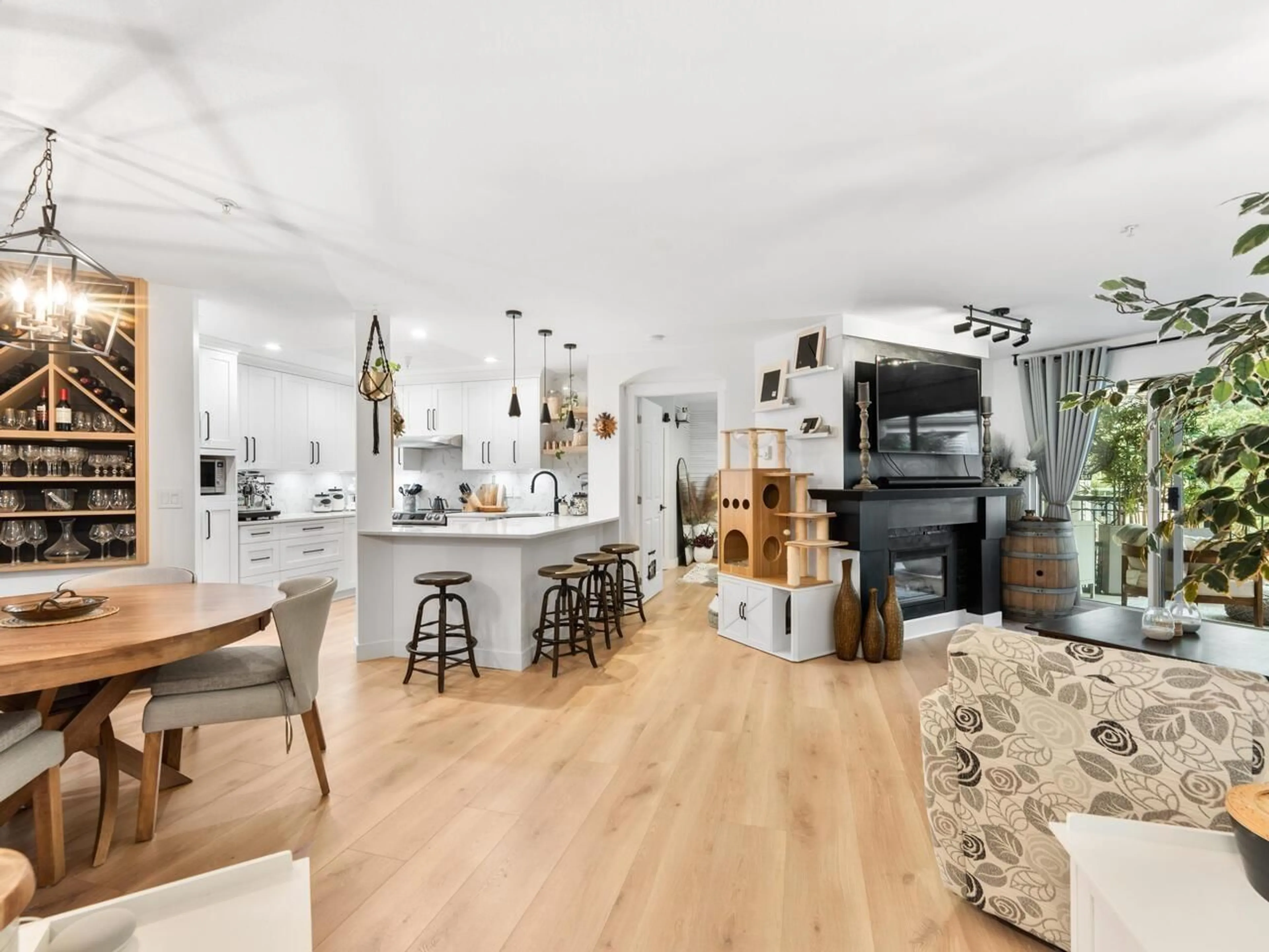 Open concept kitchen, unknown for 320 - 22025 48, Langley British Columbia V3A8L2