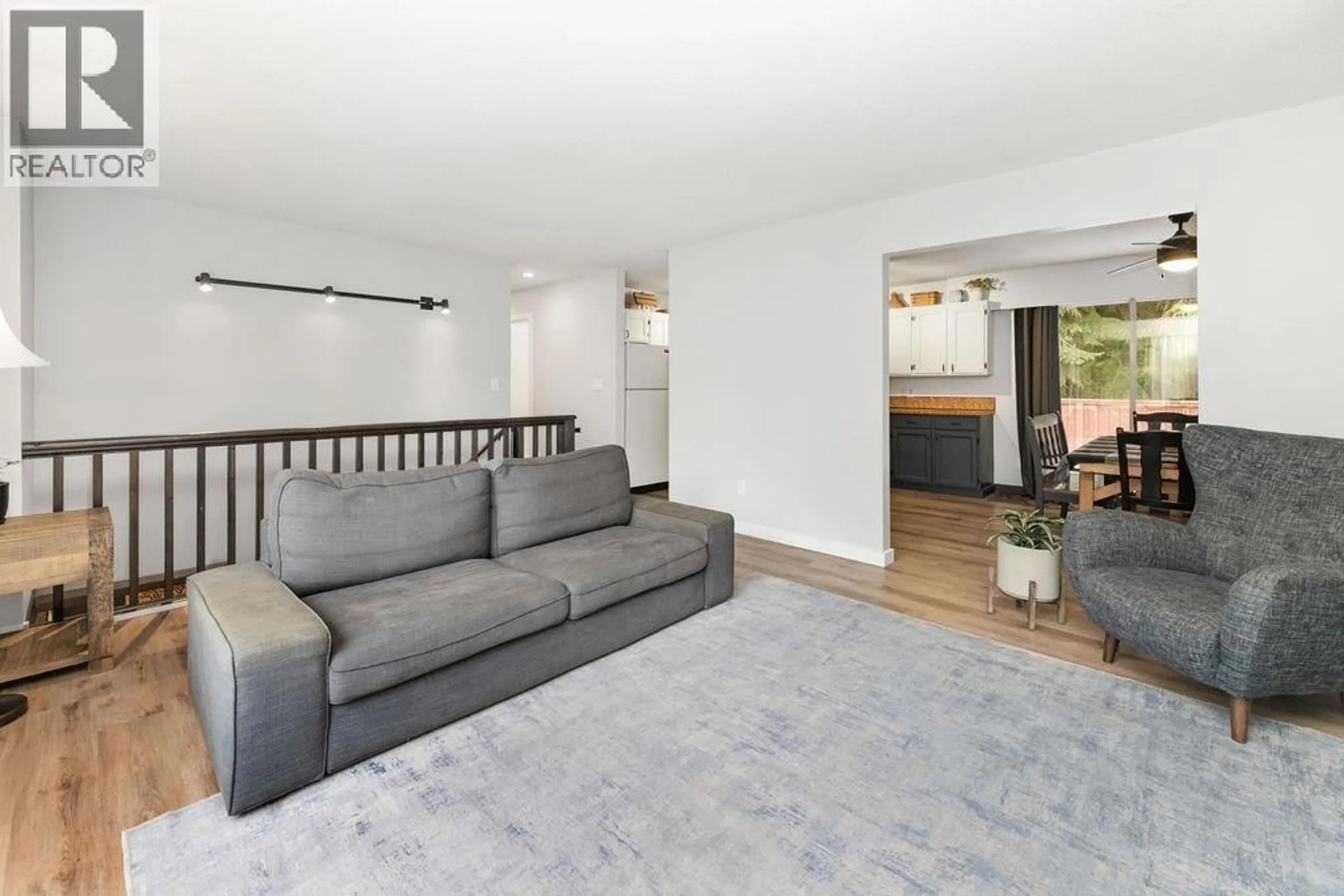 Living room with furniture, unknown for 1020 FIRCREST ROAD, Gibsons British Columbia V0N1V4