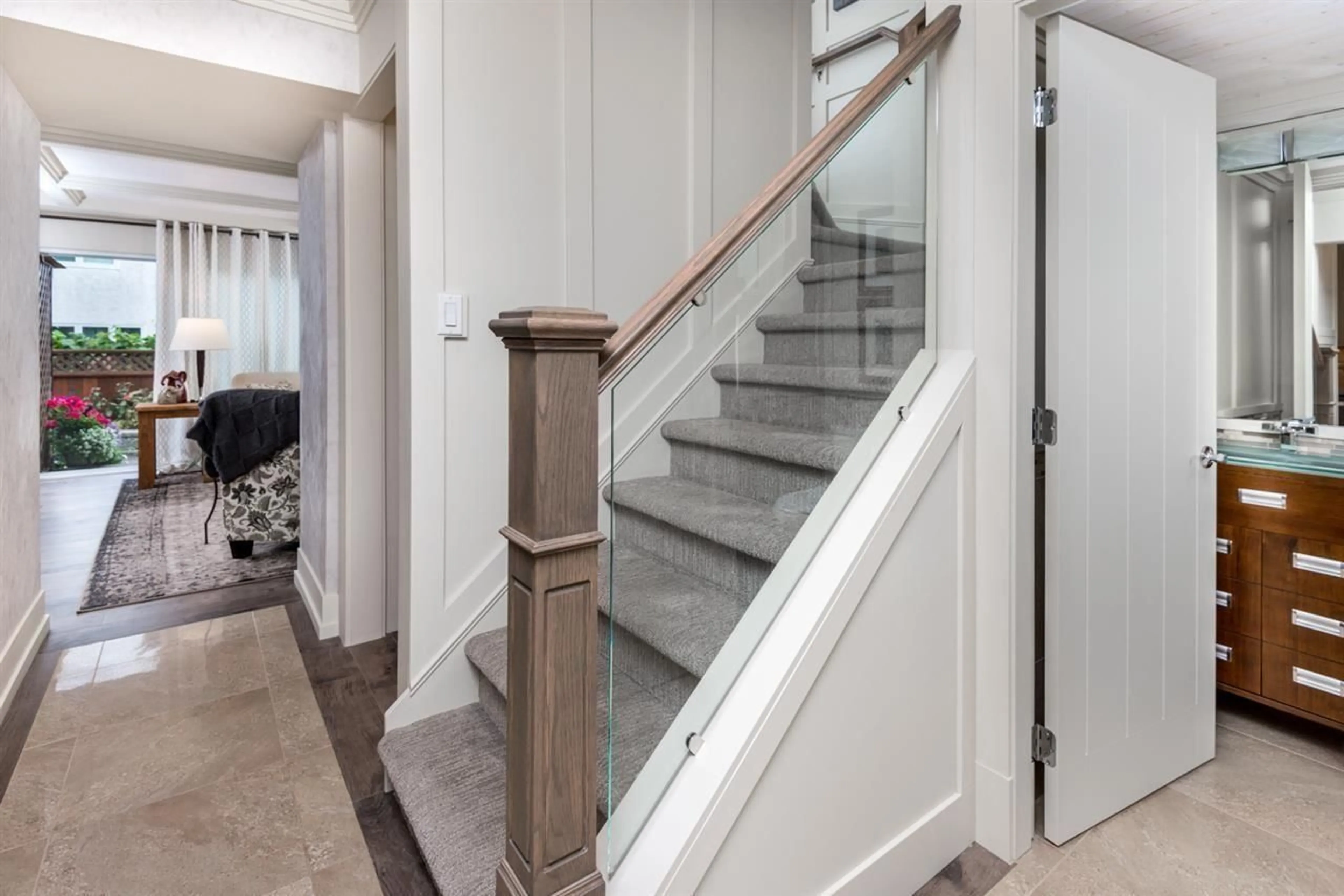 Stairs for 116 - 32880 BEVAN, Abbotsford British Columbia V2S6R3
