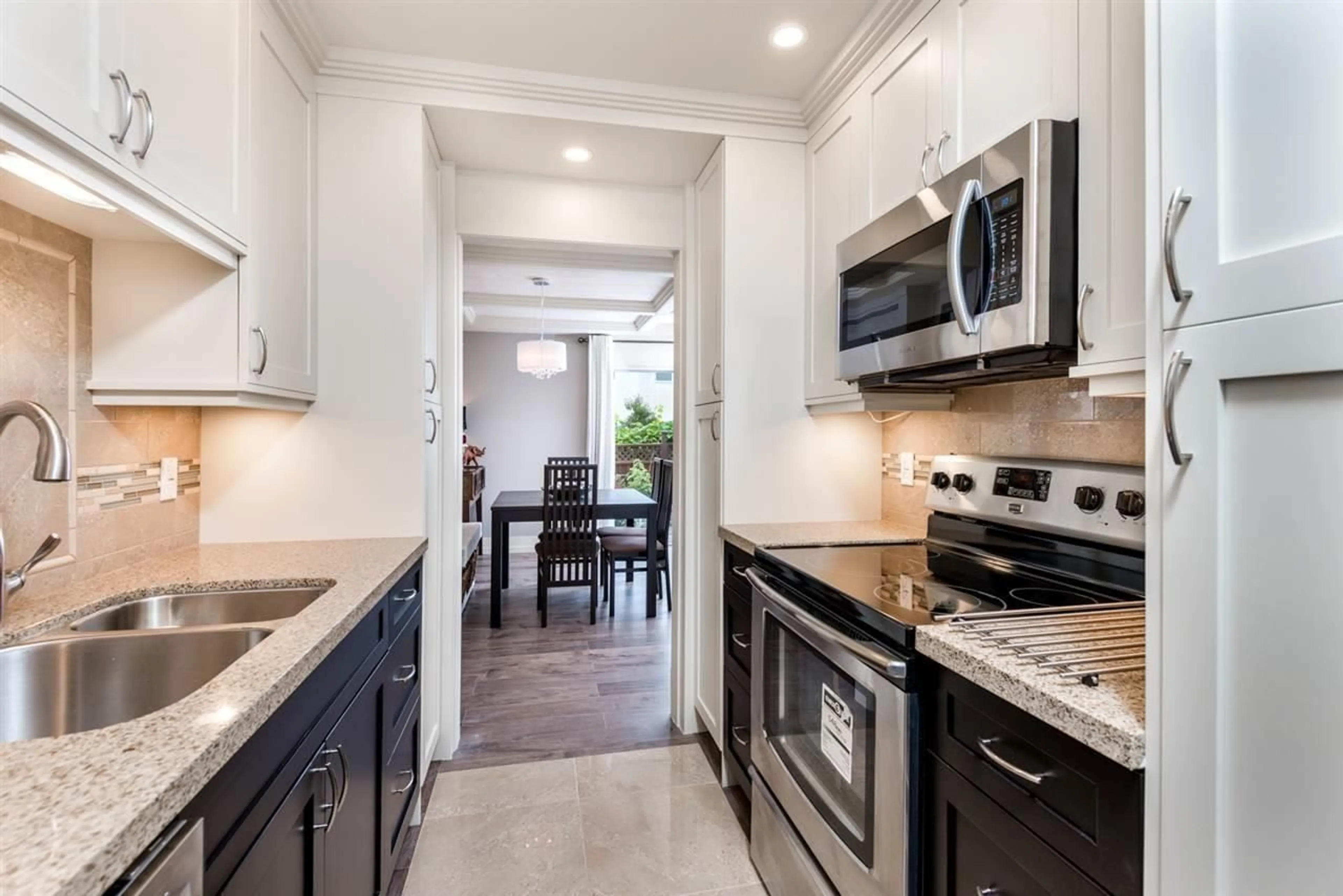 Open concept kitchen, ceramic/tile floor for 116 - 32880 BEVAN, Abbotsford British Columbia V2S6R3