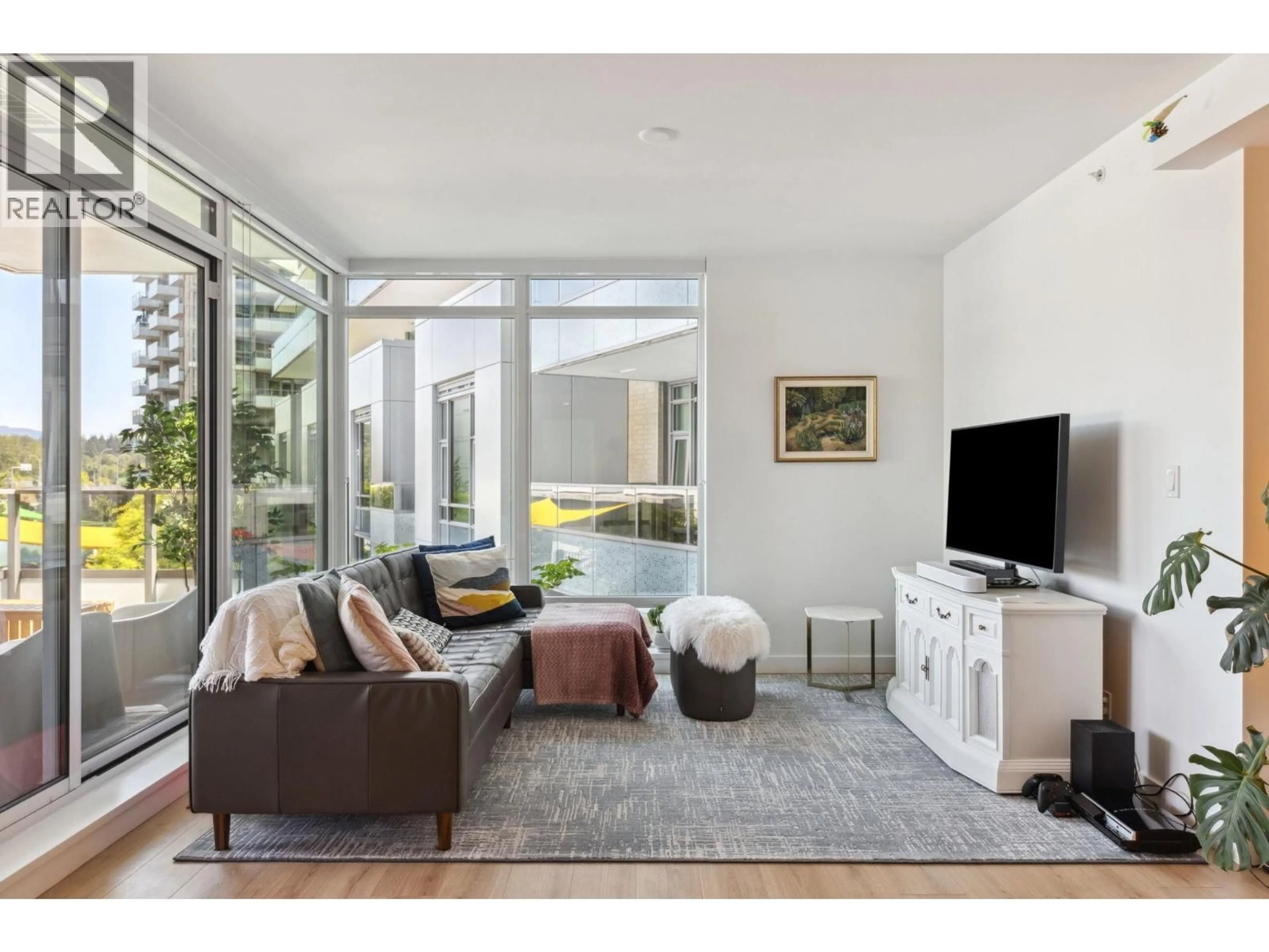 Living room with furniture, unknown for 404 - 1500 FERN STREET, North Vancouver British Columbia V7J0E6
