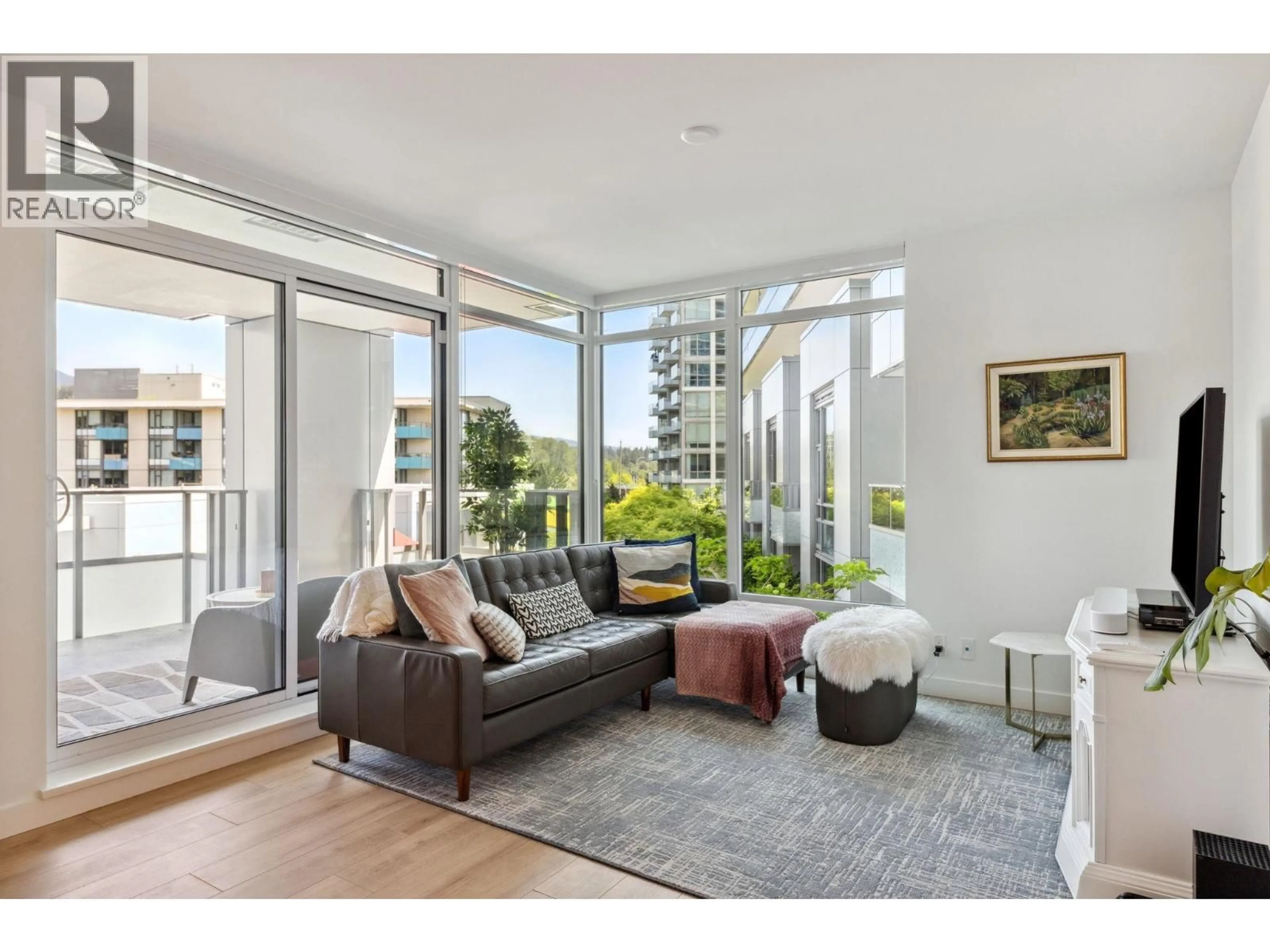 Living room with furniture, unknown for 404 - 1500 FERN STREET, North Vancouver British Columbia V7J0E6