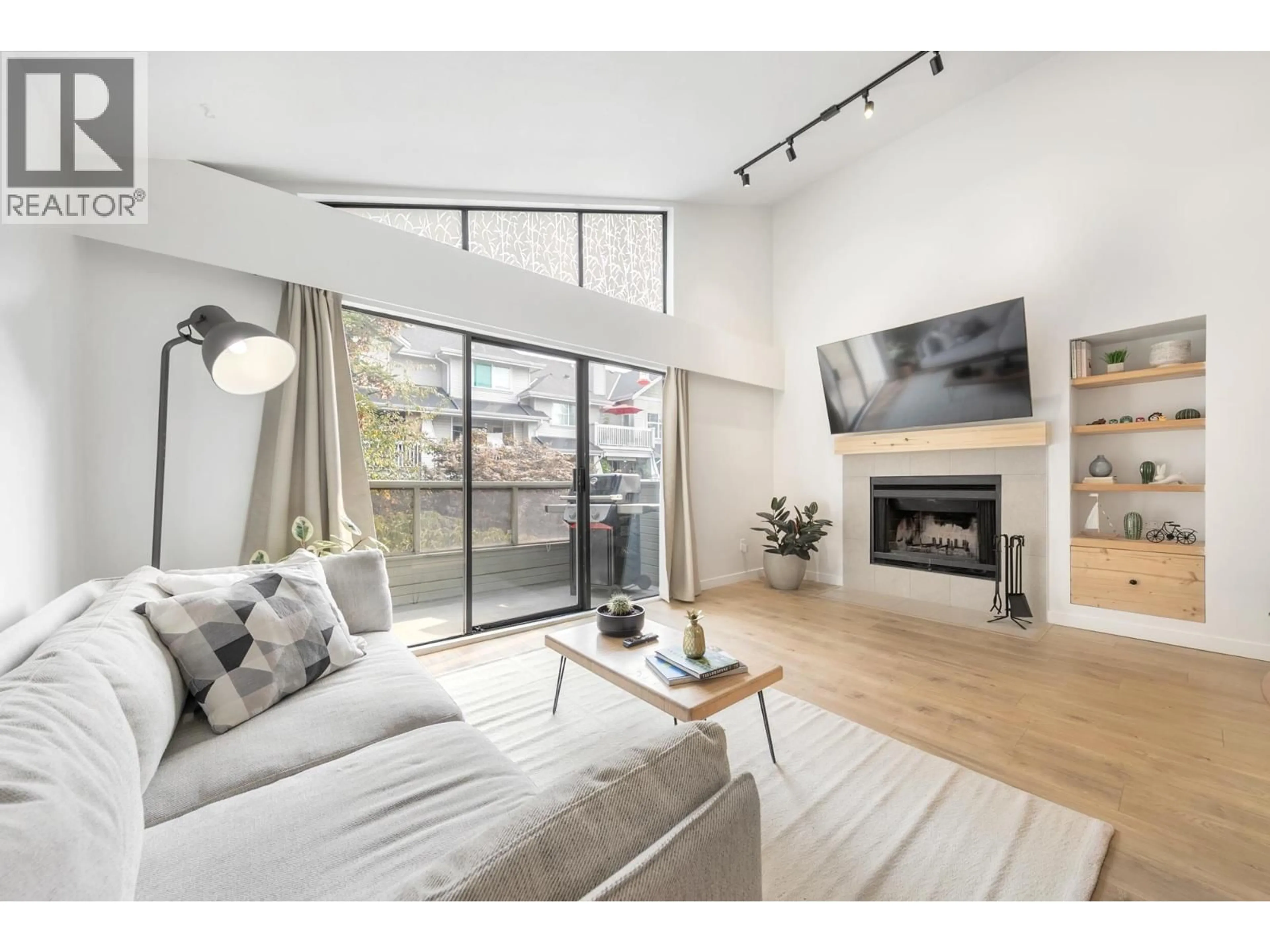 Living room with furniture, unknown for 306 - 225 MOWAT STREET, New Westminster British Columbia V3M4B1
