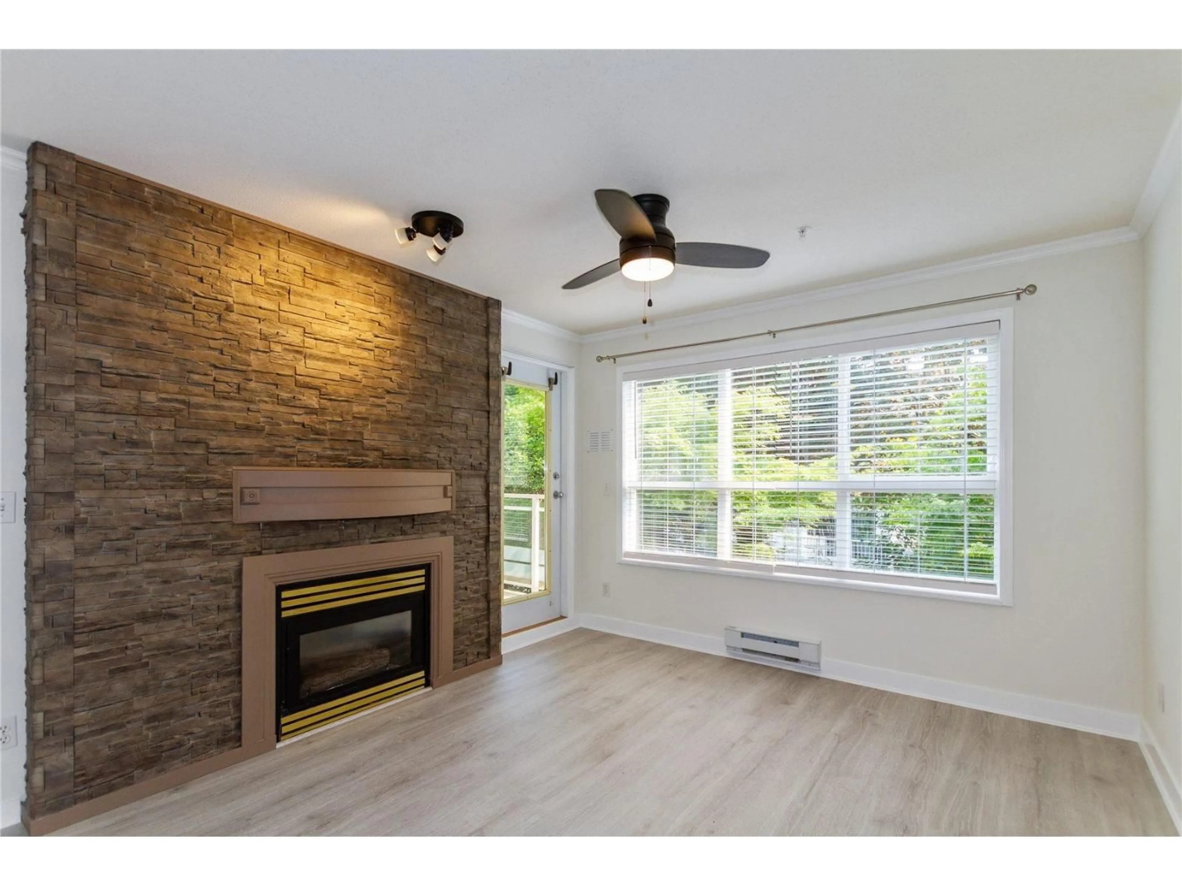 Living room with furniture, wood/laminate floor for 206 - 10186 155, Surrey British Columbia V3R0R6